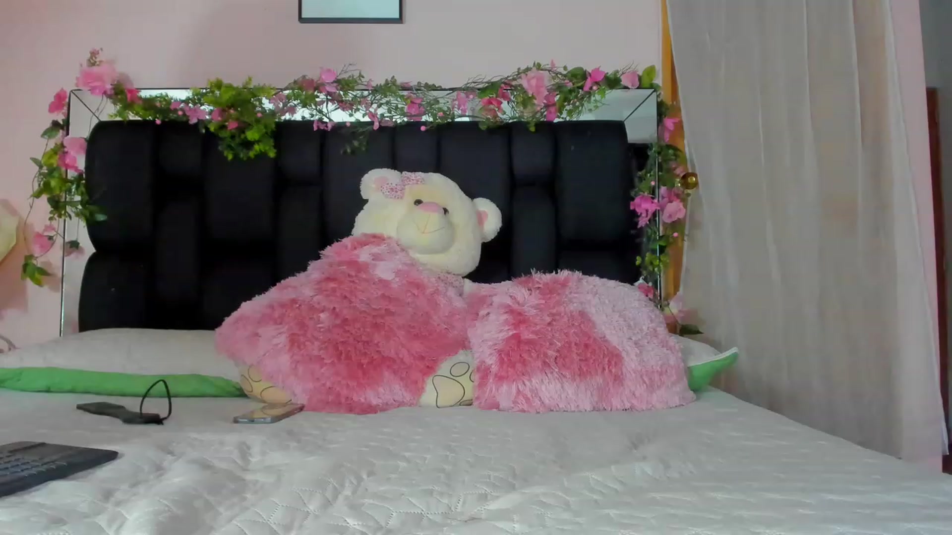 Gallery image thumbnail from Baby_Sweet01's myfreecams stream on, 11/26/2022, 23:44 image 6 of 20