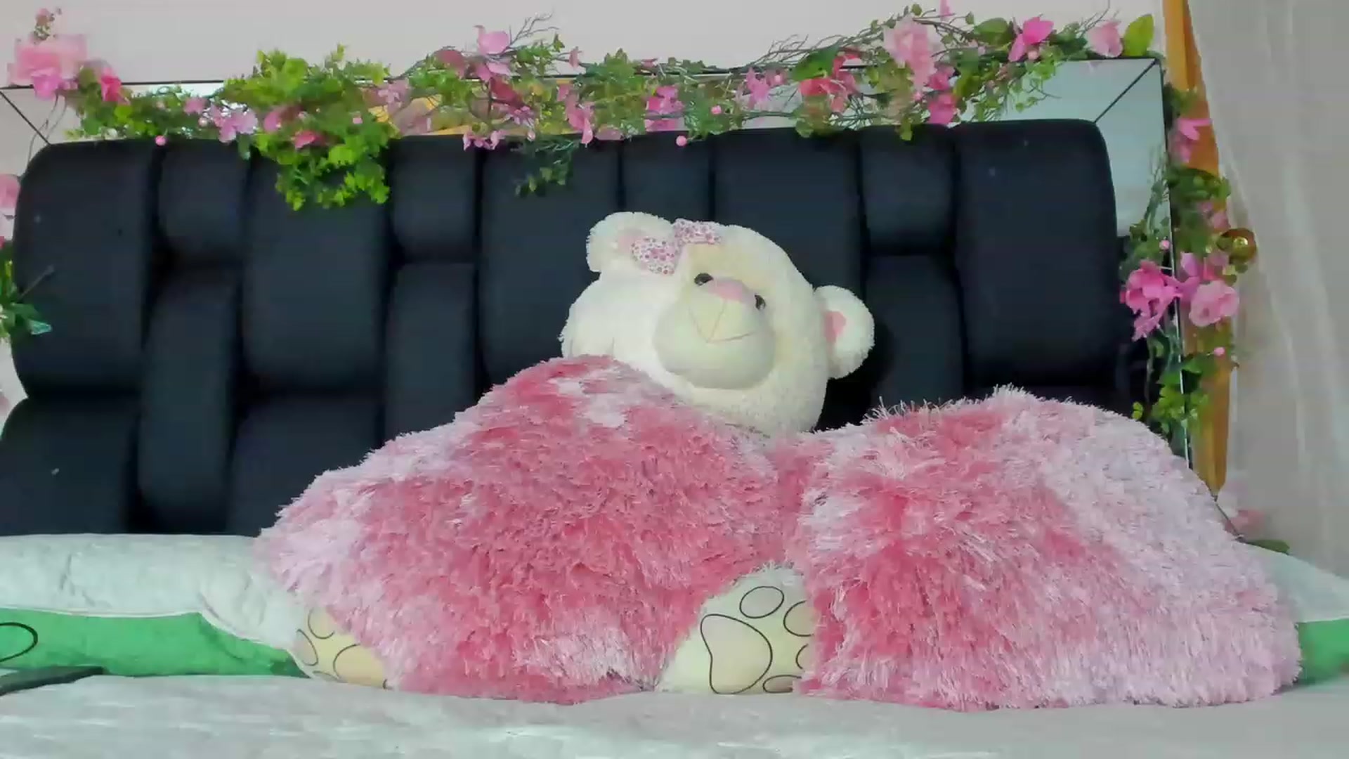 Gallery image thumbnail from Baby_Sweet01's myfreecams stream on, 11/26/2022, 23:44 image 12 of 20