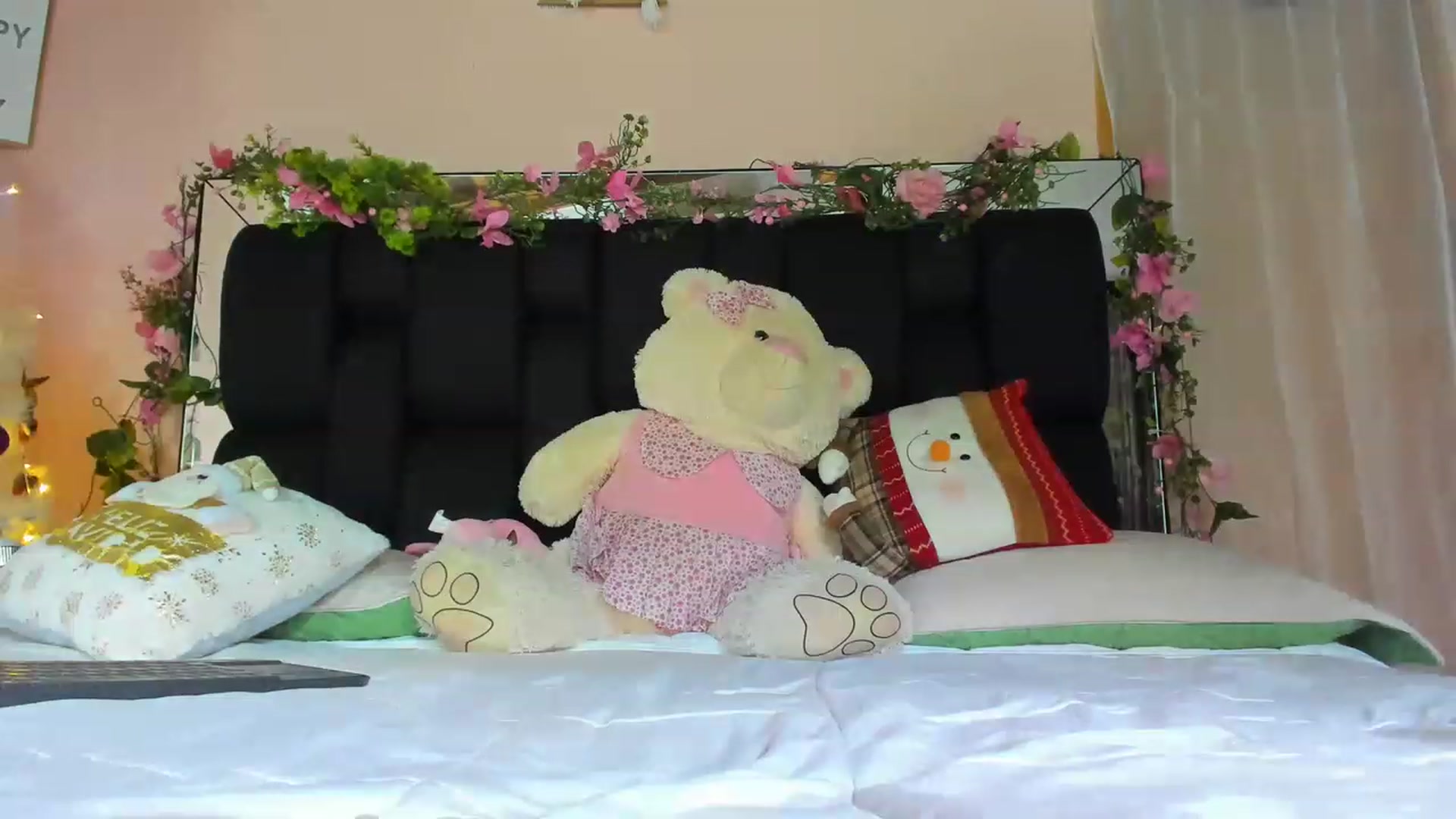 Gallery image thumbnail from Baby_Sweet01's myfreecams stream on, 12/03/2022, 19:09 image 19 of 20