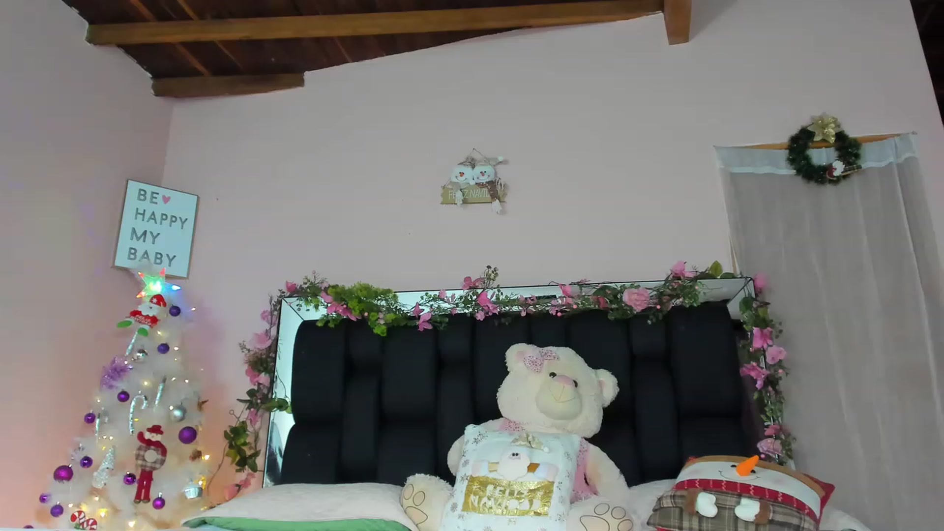 Gallery image thumbnail from Baby_Sweet01's myfreecams stream on, 12/04/2022, 19:40 image 12 of 20