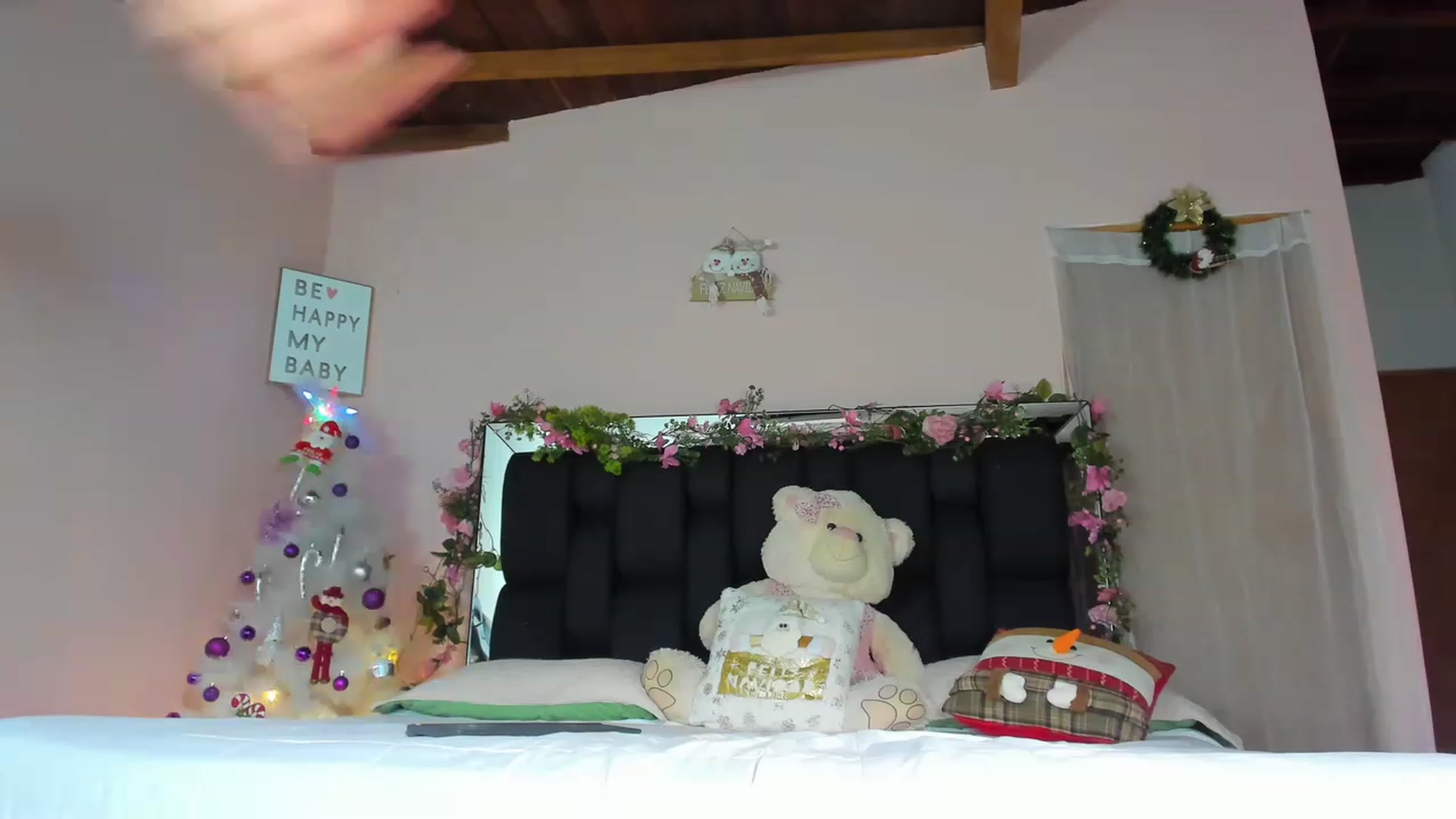 Gallery image thumbnail from Baby_Sweet01's myfreecams stream on, 12/04/2022, 19:40 image 16 of 20
