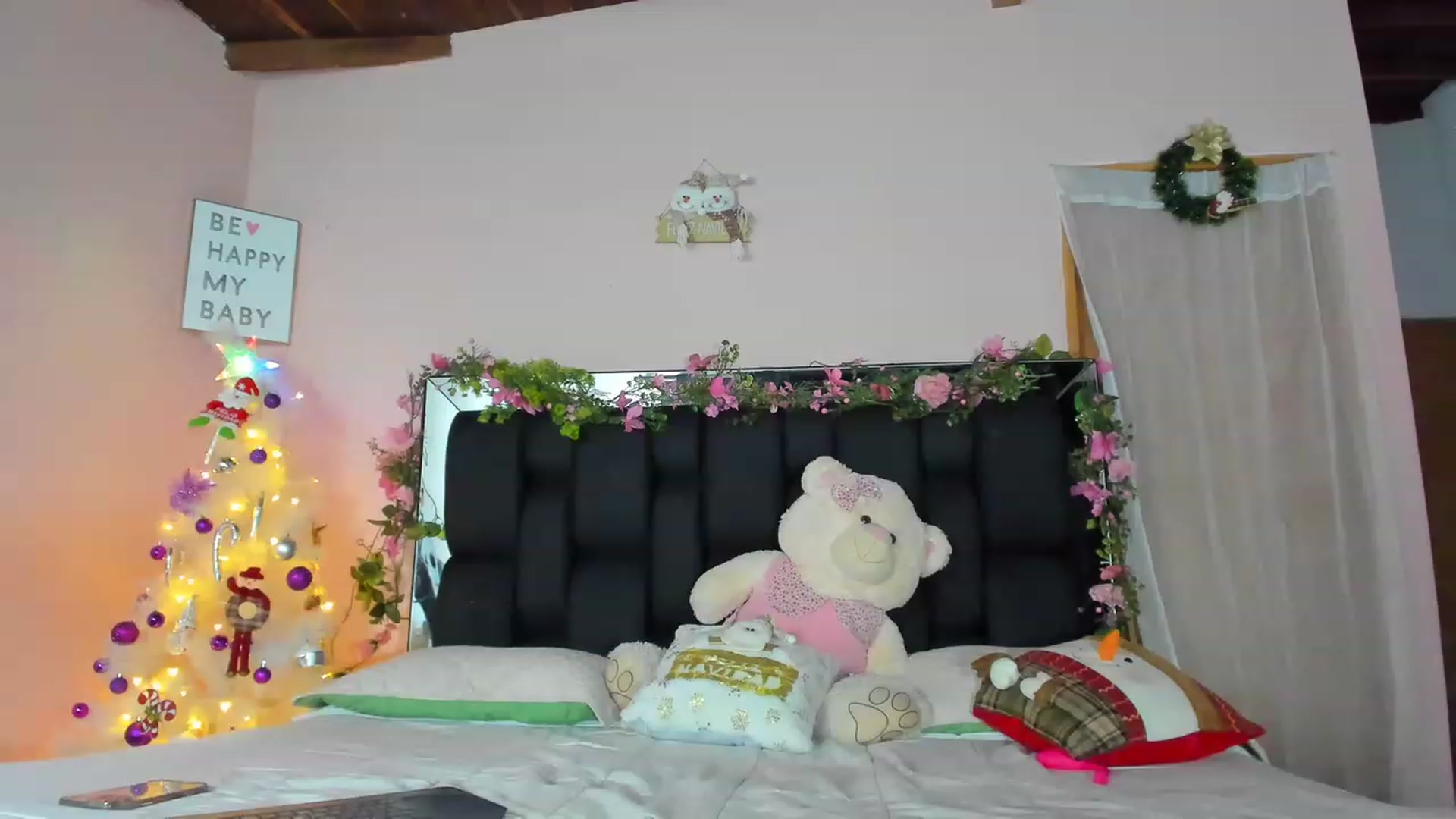 Gallery image thumbnail from Baby_Sweet01's myfreecams stream on, 12/04/2022, 22:45 image 20 of 20