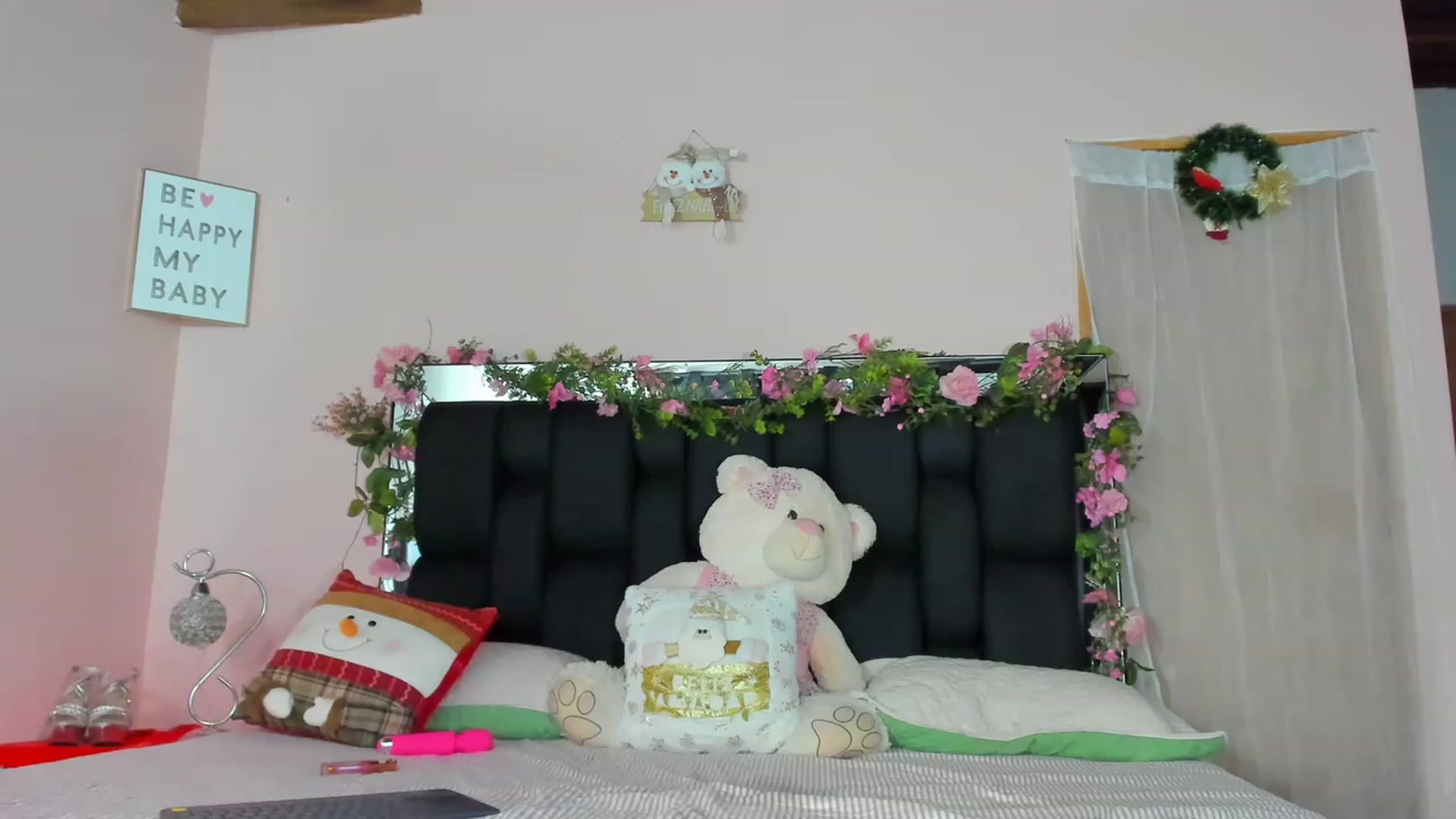 Gallery image thumbnail from Baby_Sweet01's myfreecams stream on, 12/15/2022, 22:51 image 6 of 20