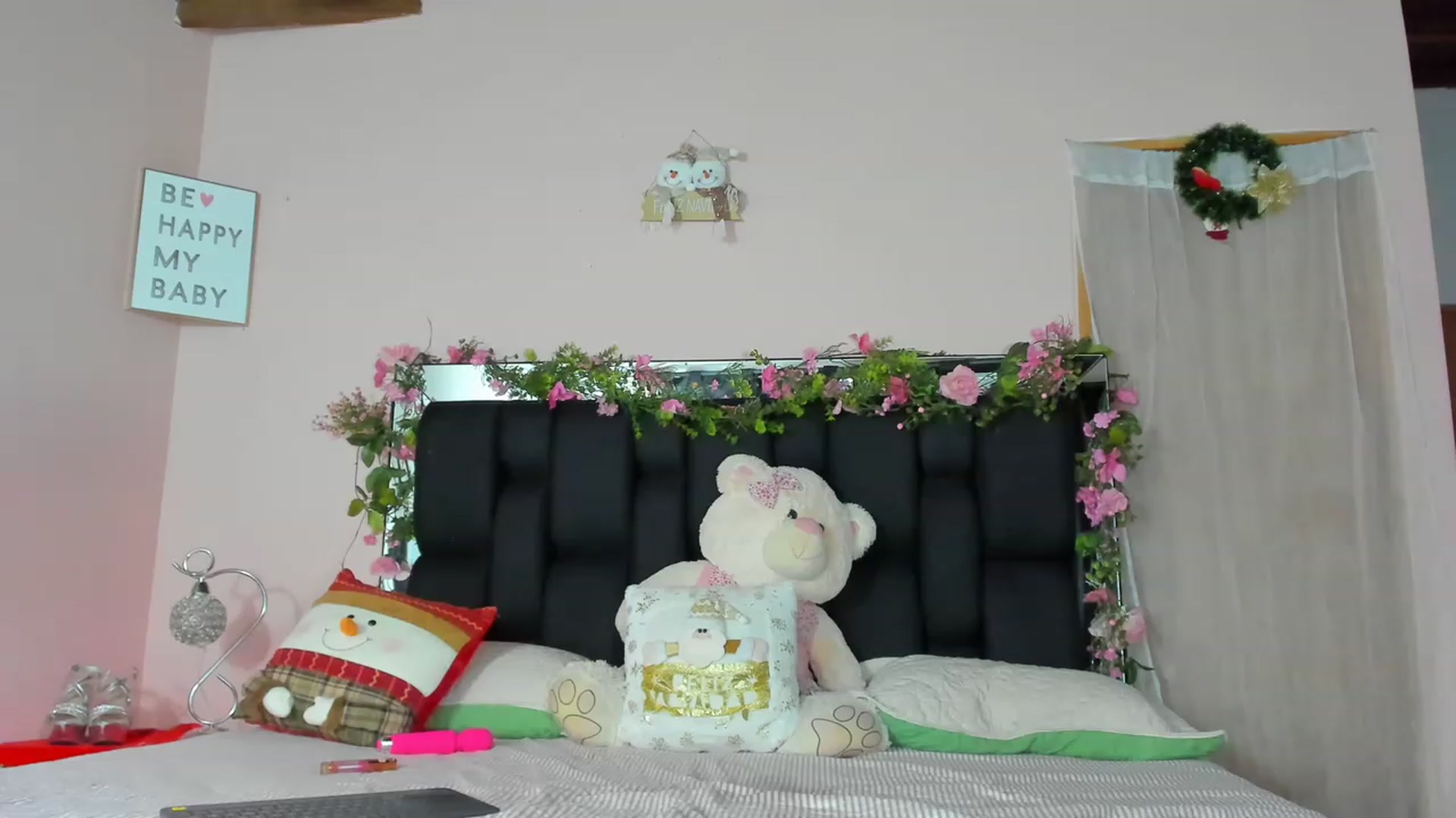 Gallery image thumbnail from Baby_Sweet01's myfreecams stream on, 12/15/2022, 22:51 image 7 of 20
