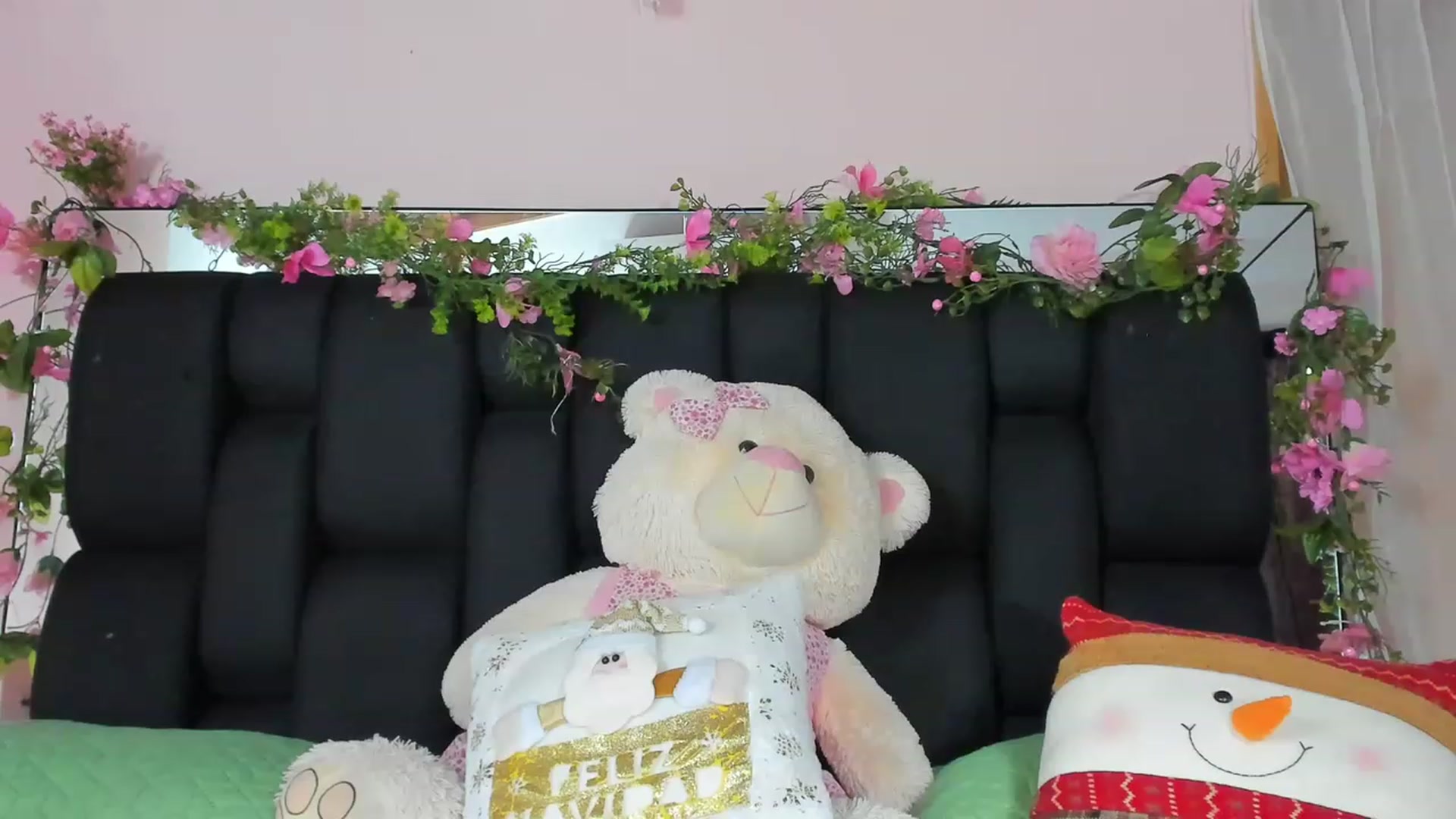Gallery image thumbnail from Baby_Sweet01's myfreecams stream on, 12/19/2022, 21:57 image 9 of 20