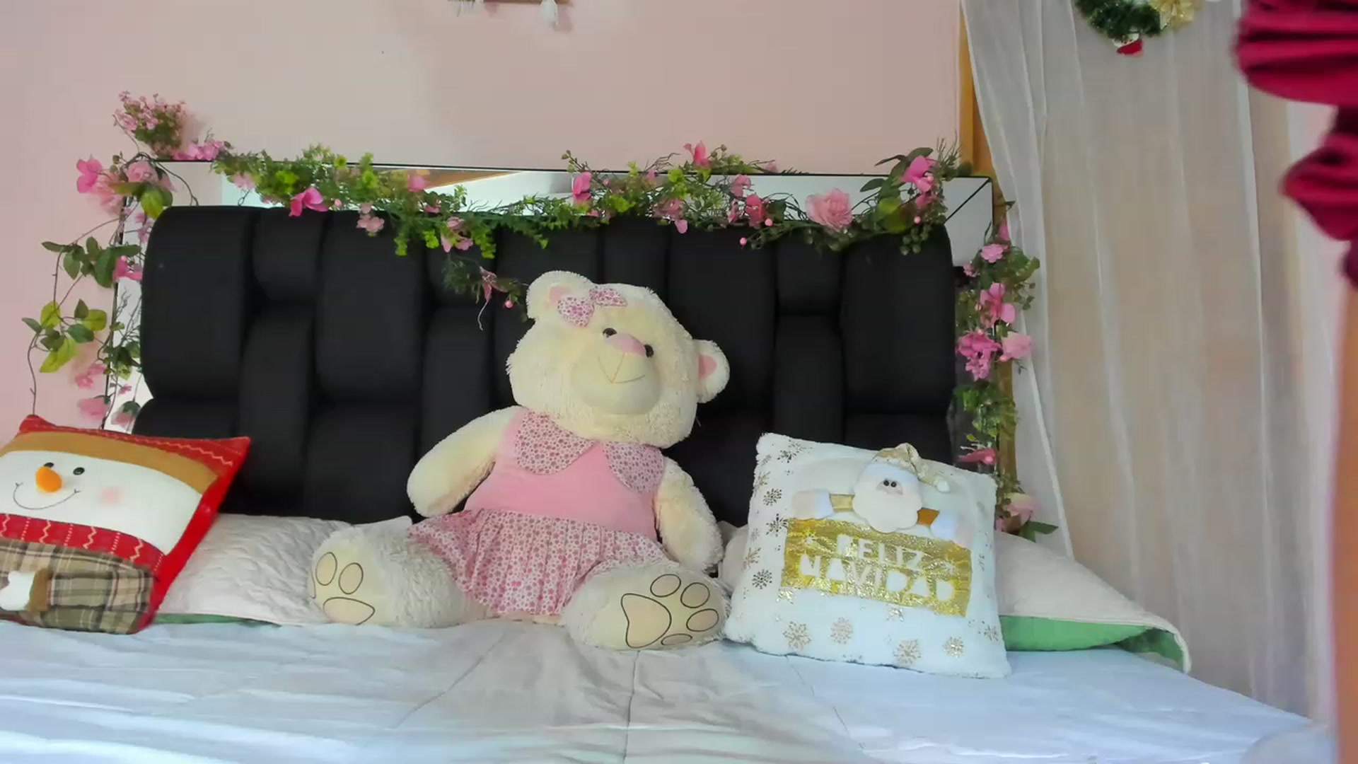 Gallery image thumbnail from Baby_Sweet01's myfreecams stream on, 12/20/2022, 20:00 image 1 of 20