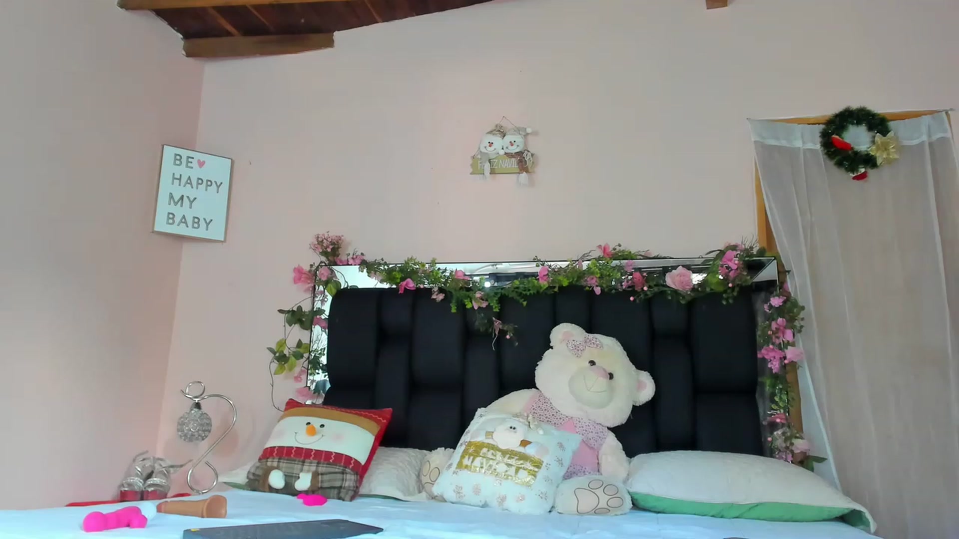 Gallery image thumbnail from Baby_Sweet01's myfreecams stream on, 12/20/2022, 20:00 image 14 of 20