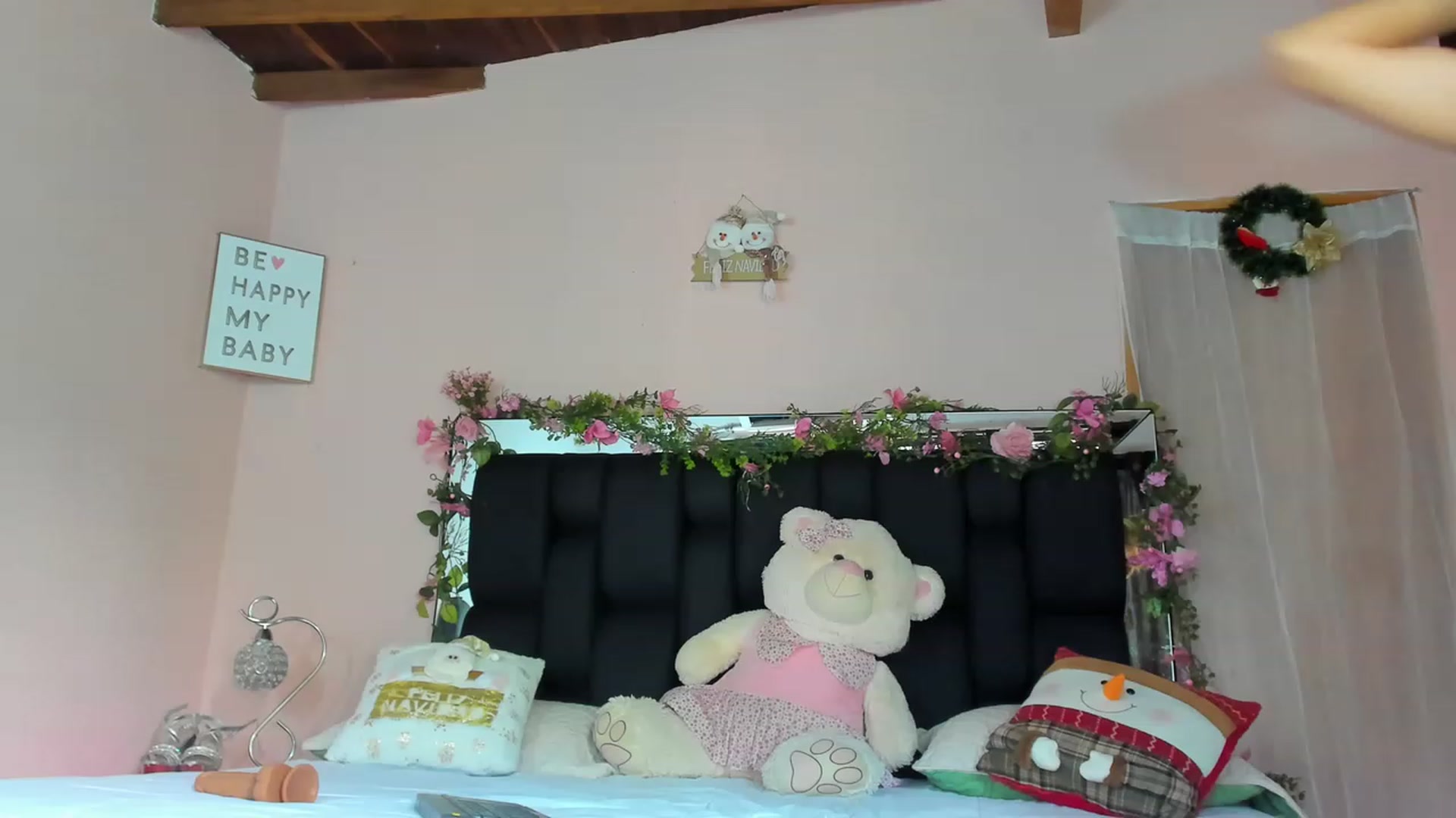 Gallery image thumbnail from Baby_Sweet01's myfreecams stream on, 12/21/2022, 19:25 image 16 of 20