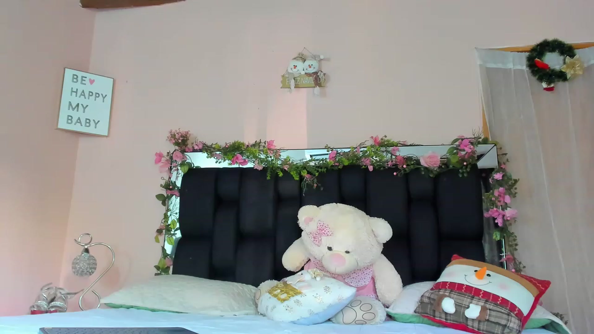 Gallery image thumbnail from Baby_Sweet01's myfreecams stream on, 12/21/2022, 20:01 image 18 of 20