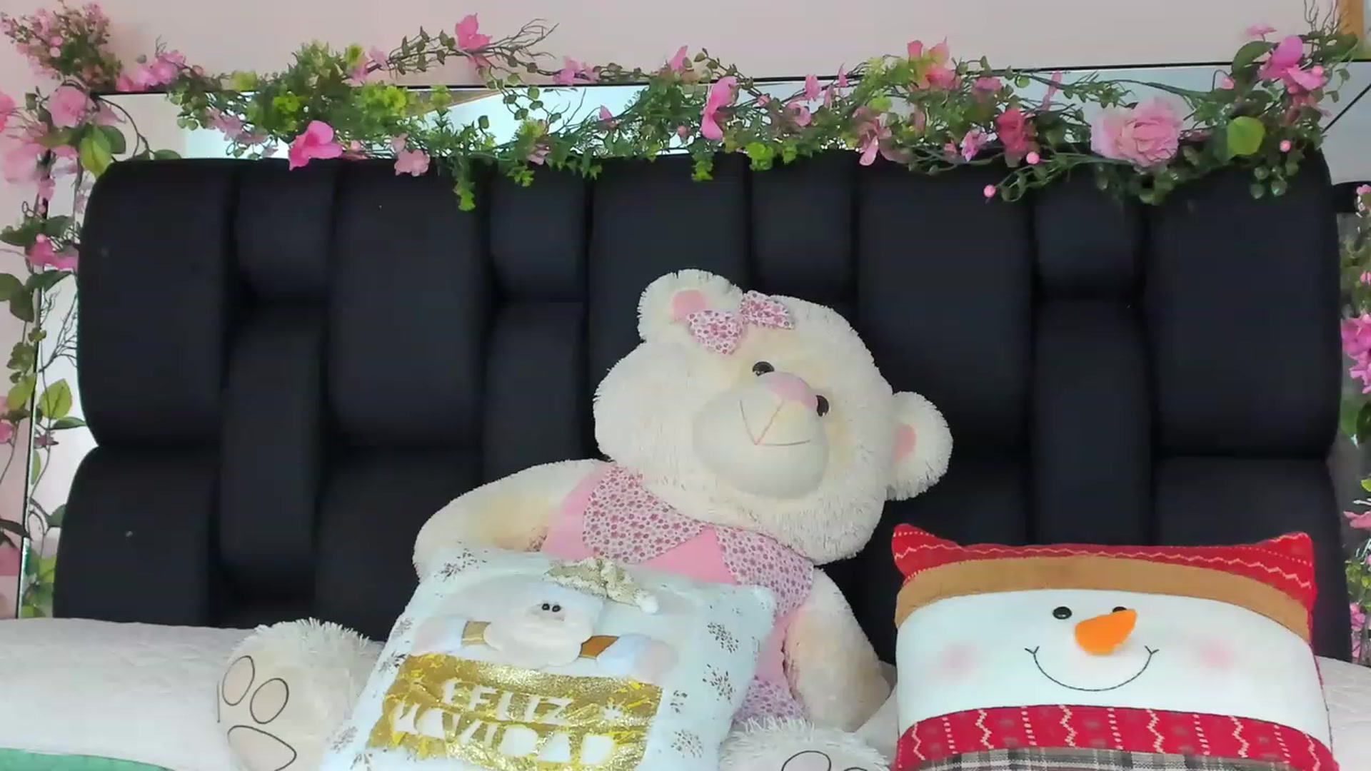 Gallery image thumbnail from Baby_Sweet01's myfreecams stream on, 12/23/2022, 19:45 image 13 of 20