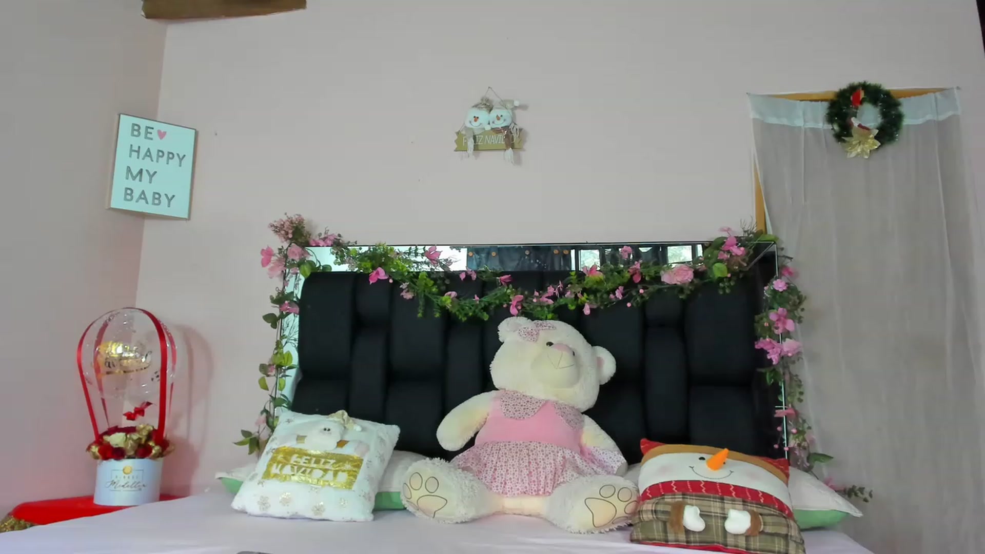 Gallery image thumbnail from Baby_Sweet01's myfreecams stream on, 12/23/2022, 21:22 image 18 of 20