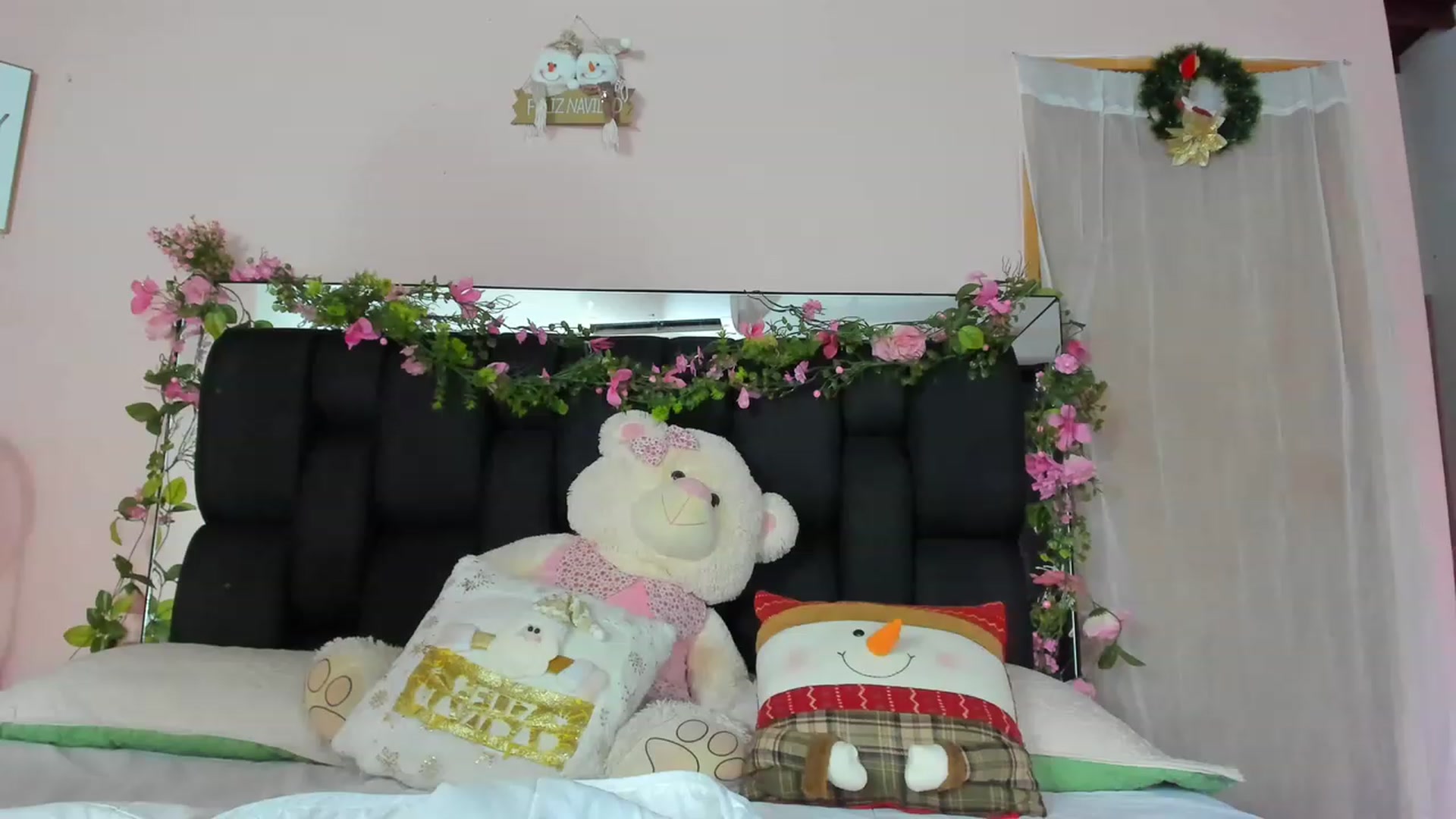 Gallery image thumbnail from Baby_Sweet01's myfreecams stream on, 12/23/2022, 21:22 image 14 of 20