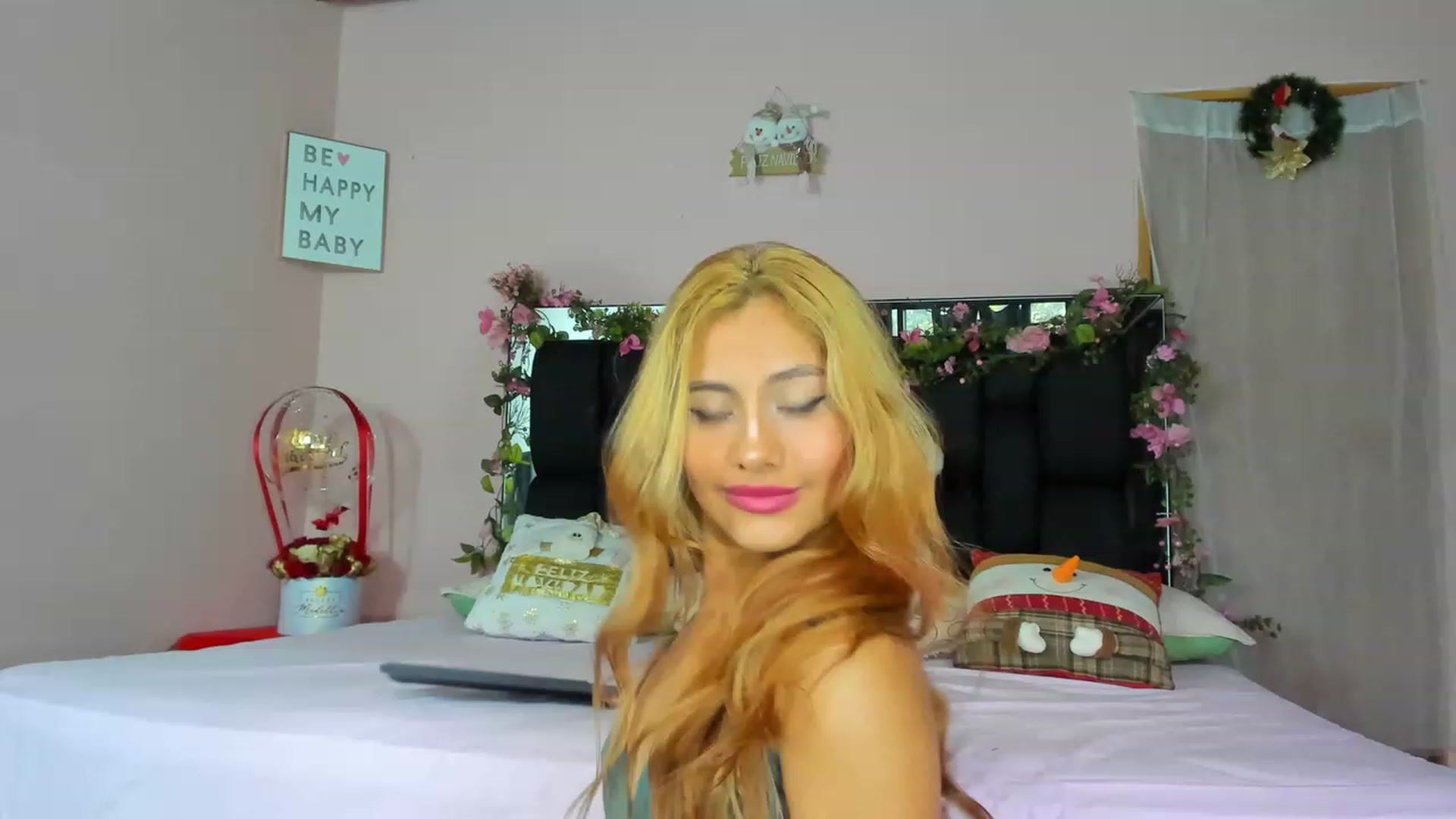 Gallery image thumbnail from Baby_Sweet01's myfreecams stream on, 12/23/2022, 21:22 image 19 of 20