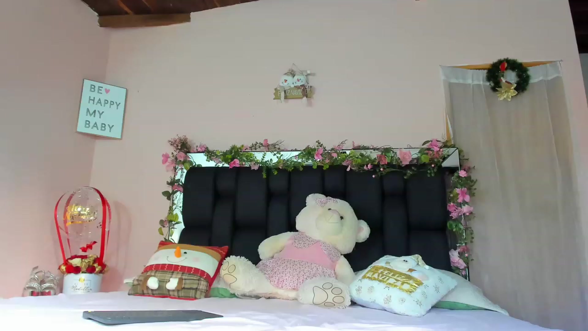 Gallery image thumbnail from Baby_Sweet01's myfreecams stream on, 12/24/2022, 21:52 image 19 of 20