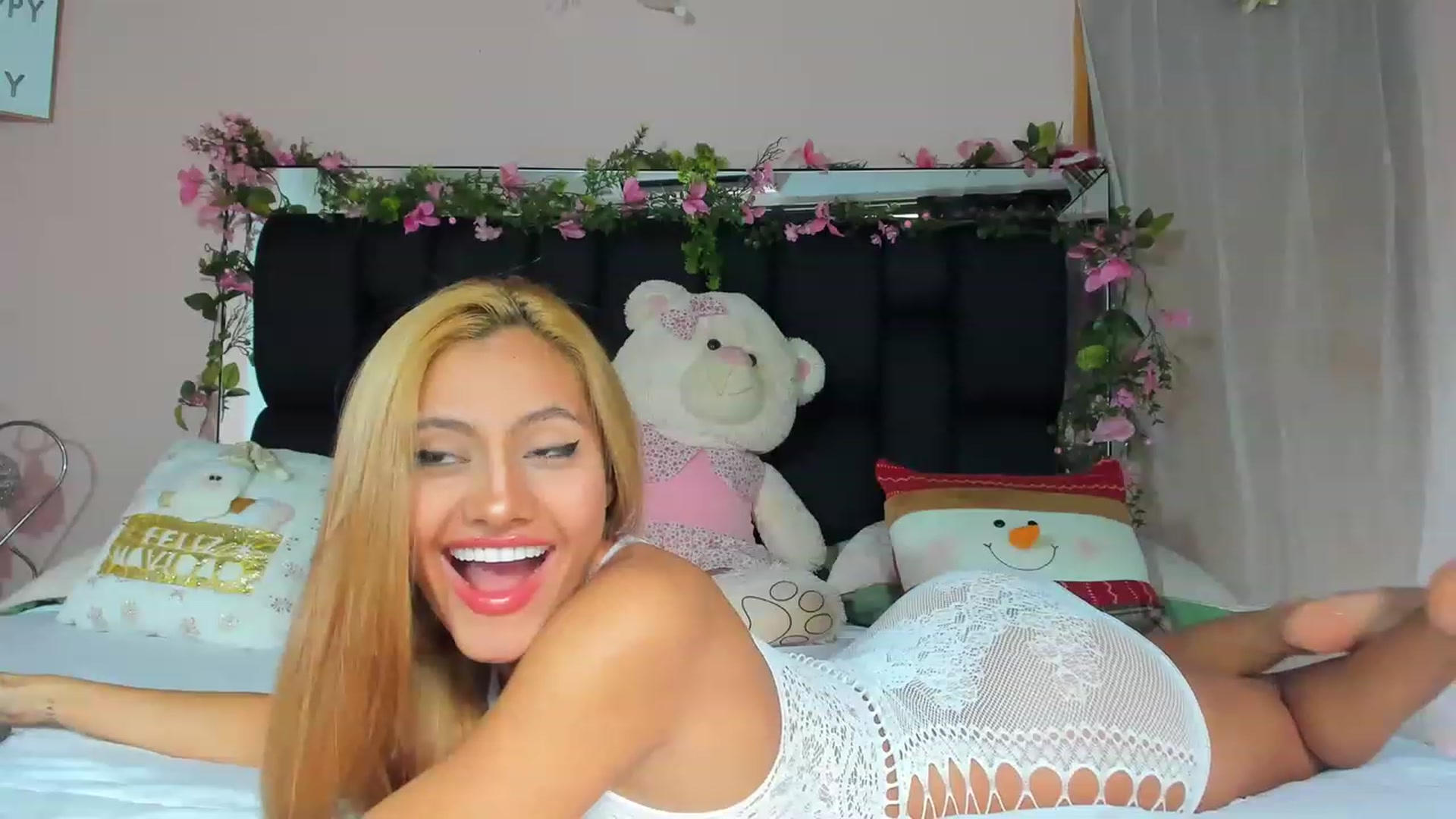 Gallery image thumbnail from Baby_Sweet01's myfreecams stream on, 12/30/2022, 18:32 image 12 of 20