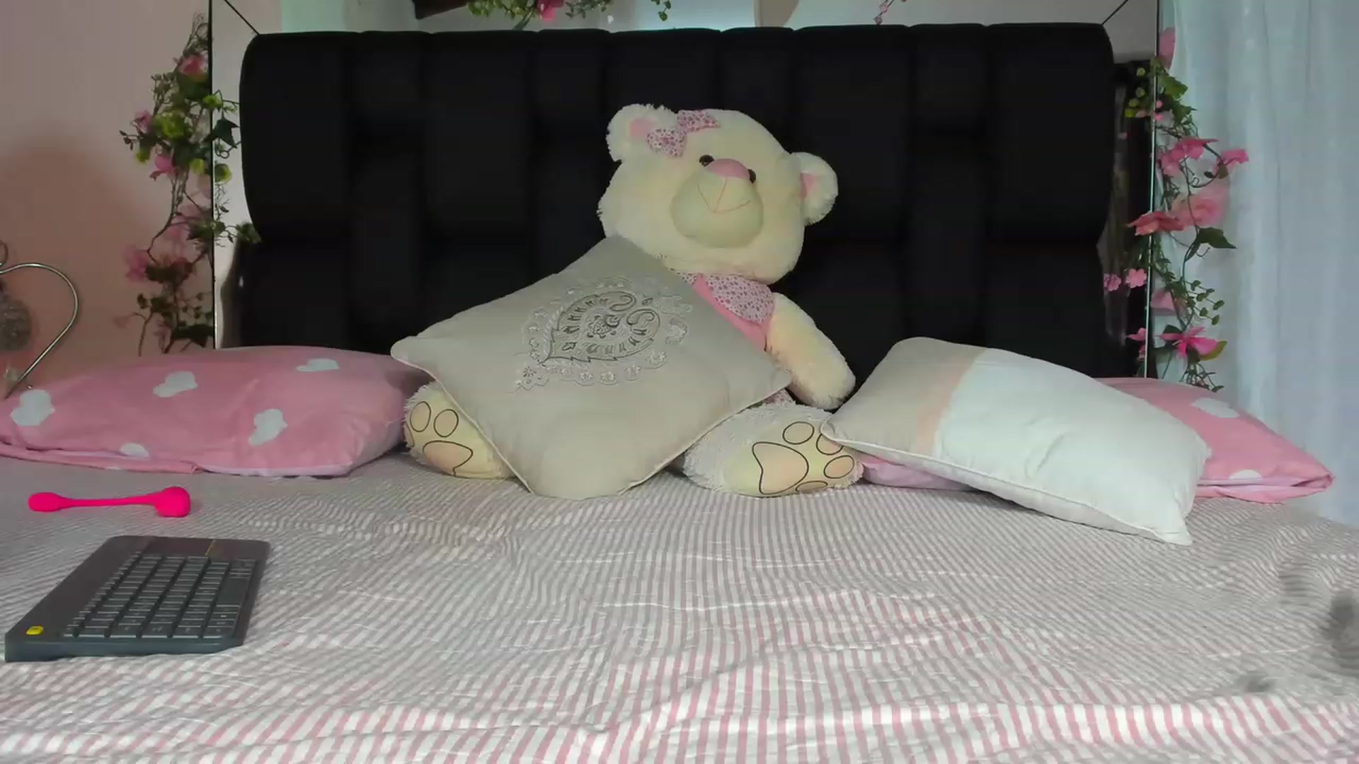 Gallery image thumbnail from Baby_Sweet01's myfreecams stream on, 03/17/2023, 19:05 image 8 of 20