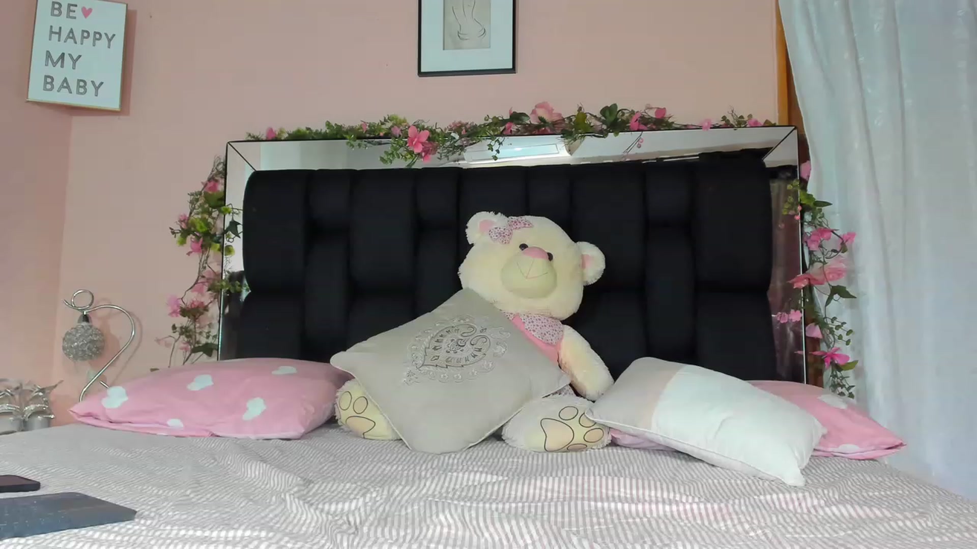 Gallery image thumbnail from Baby_Sweet01's myfreecams stream on, 03/17/2023, 20:02 image 10 of 20