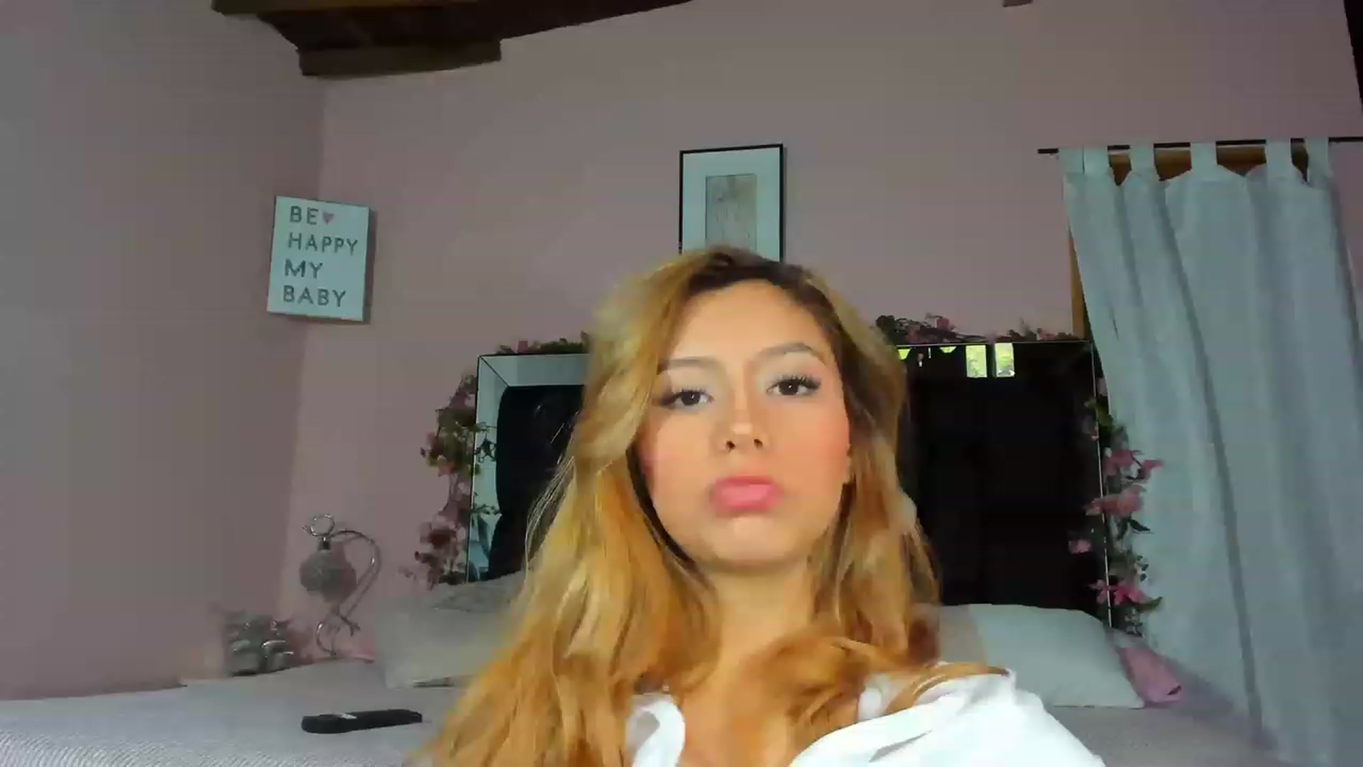 Gallery image thumbnail from Baby_Sweet01's myfreecams stream on, 03/17/2023, 21:48 image 1 of 20
