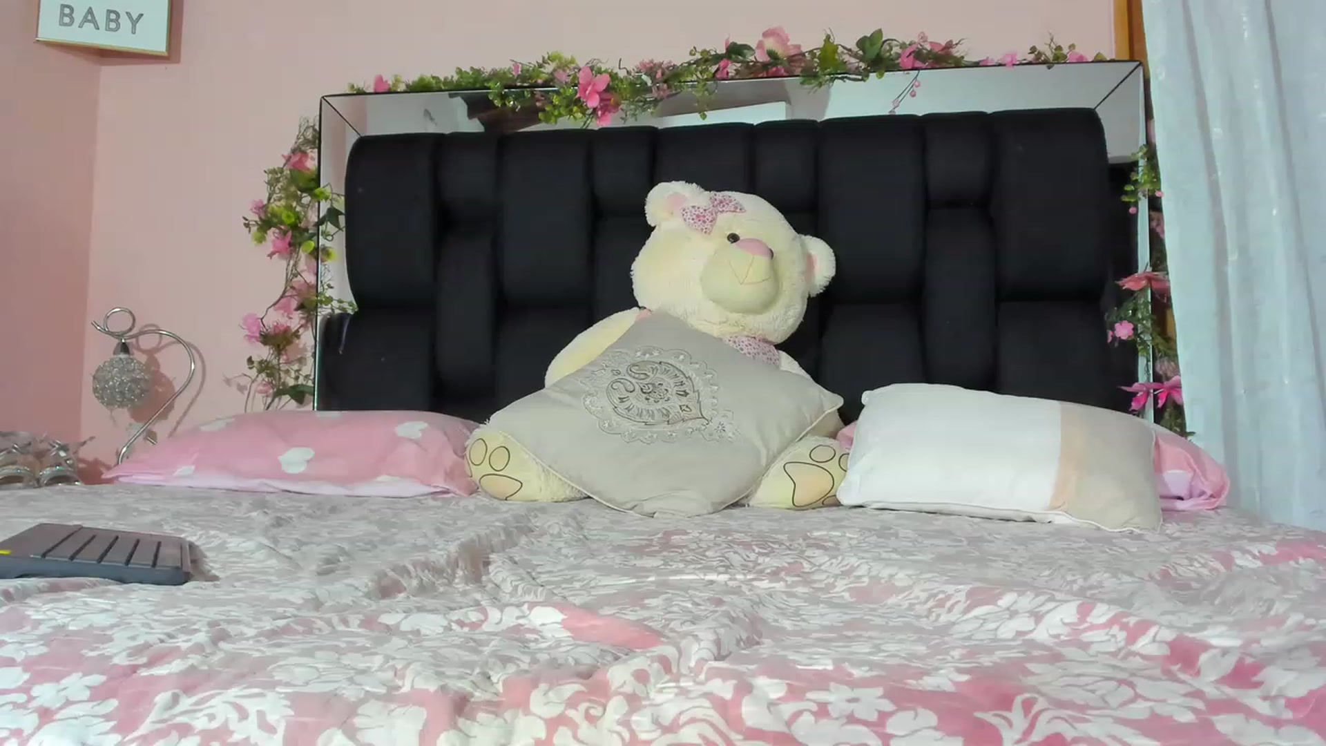 Gallery image thumbnail from Baby_Sweet01's myfreecams stream on, 03/18/2023, 22:31 image 13 of 20