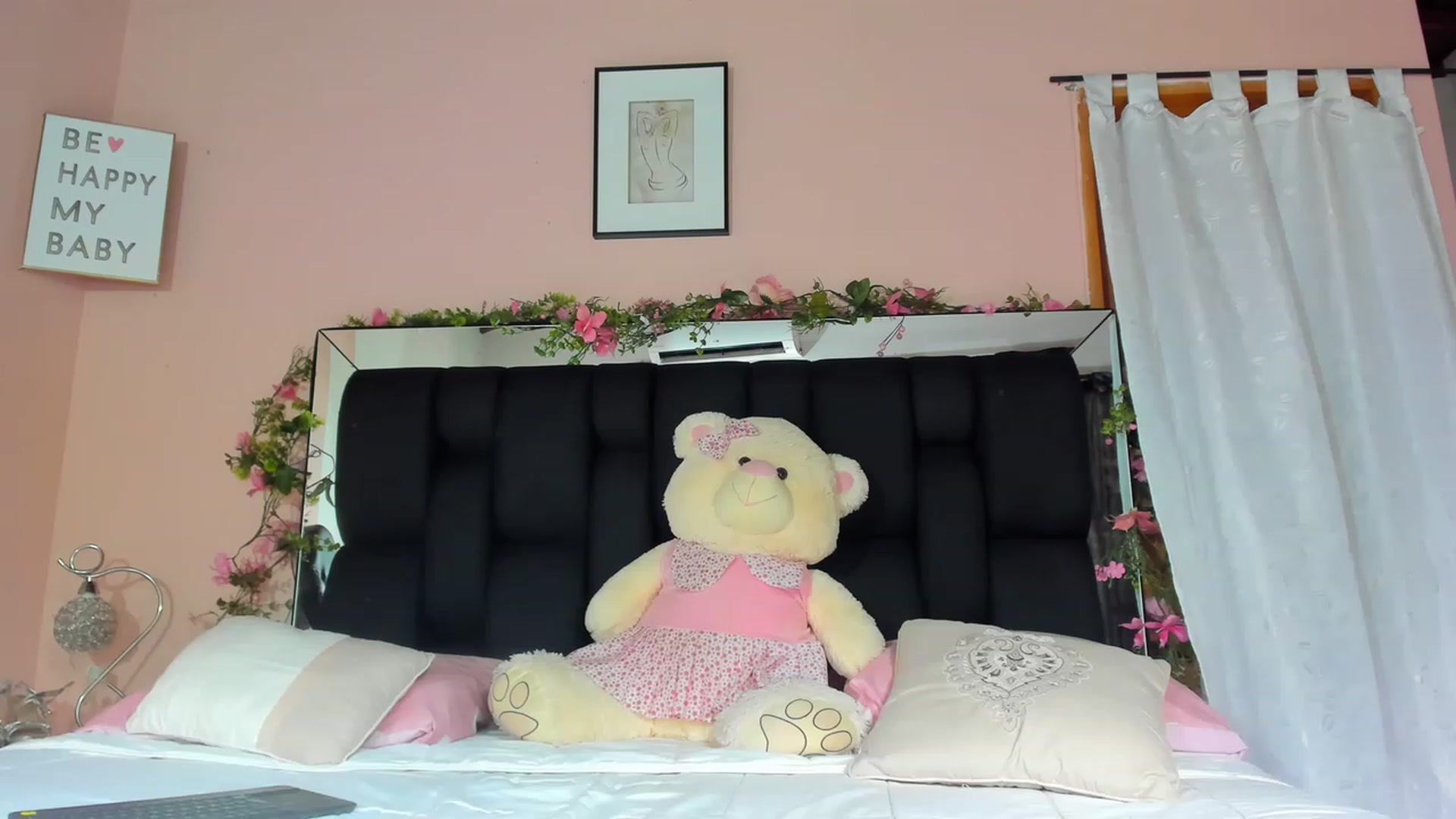 Gallery image thumbnail from Baby_Sweet01's myfreecams stream on, 03/20/2023, 20:34 image 4 of 20