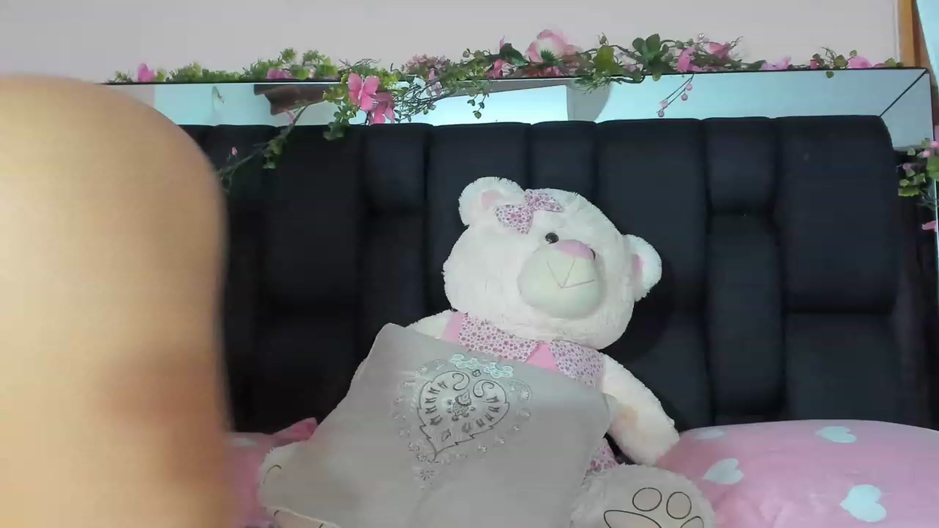 Gallery image thumbnail from Baby_Sweet01's myfreecams stream on, 03/22/2023, 21:50 image 5 of 20