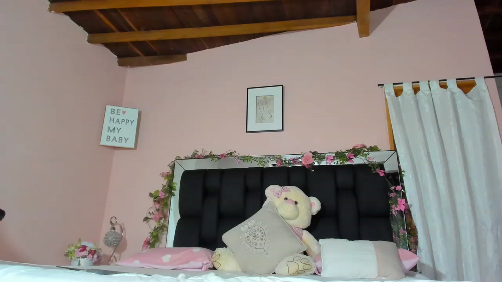 Gallery image thumbnail from Baby_Sweet01's myfreecams stream on, 04/06/2023, 22:18 image 18 of 20