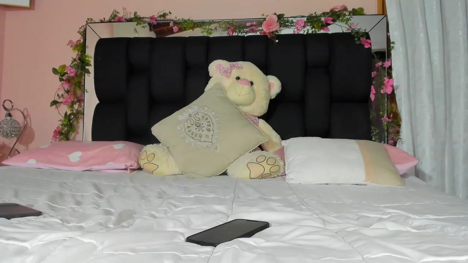 Gallery image thumbnail from Baby_Sweet01's myfreecams stream on, 04/06/2023, 22:18 image 12 of 20