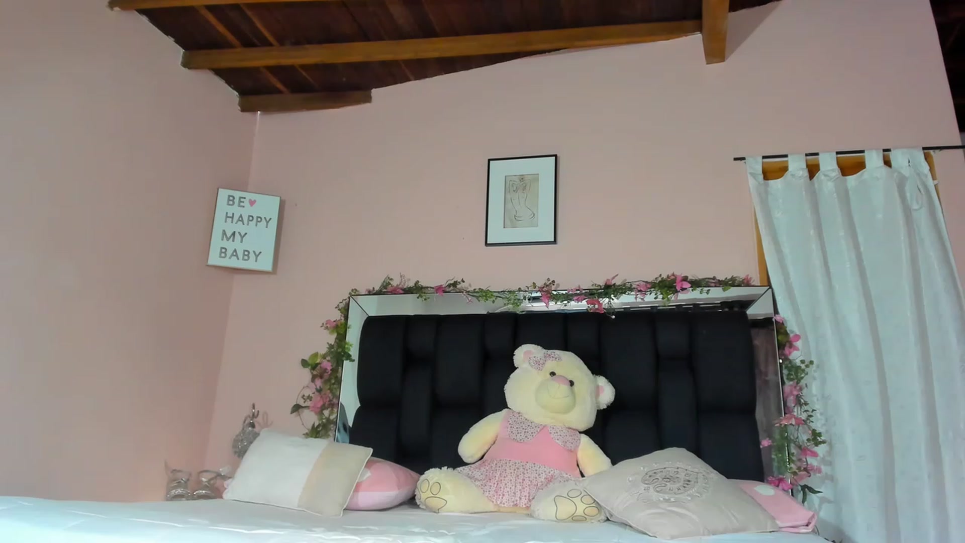 Gallery image thumbnail from Baby_Sweet01's myfreecams stream on, 04/08/2023, 19:37 image 16 of 20