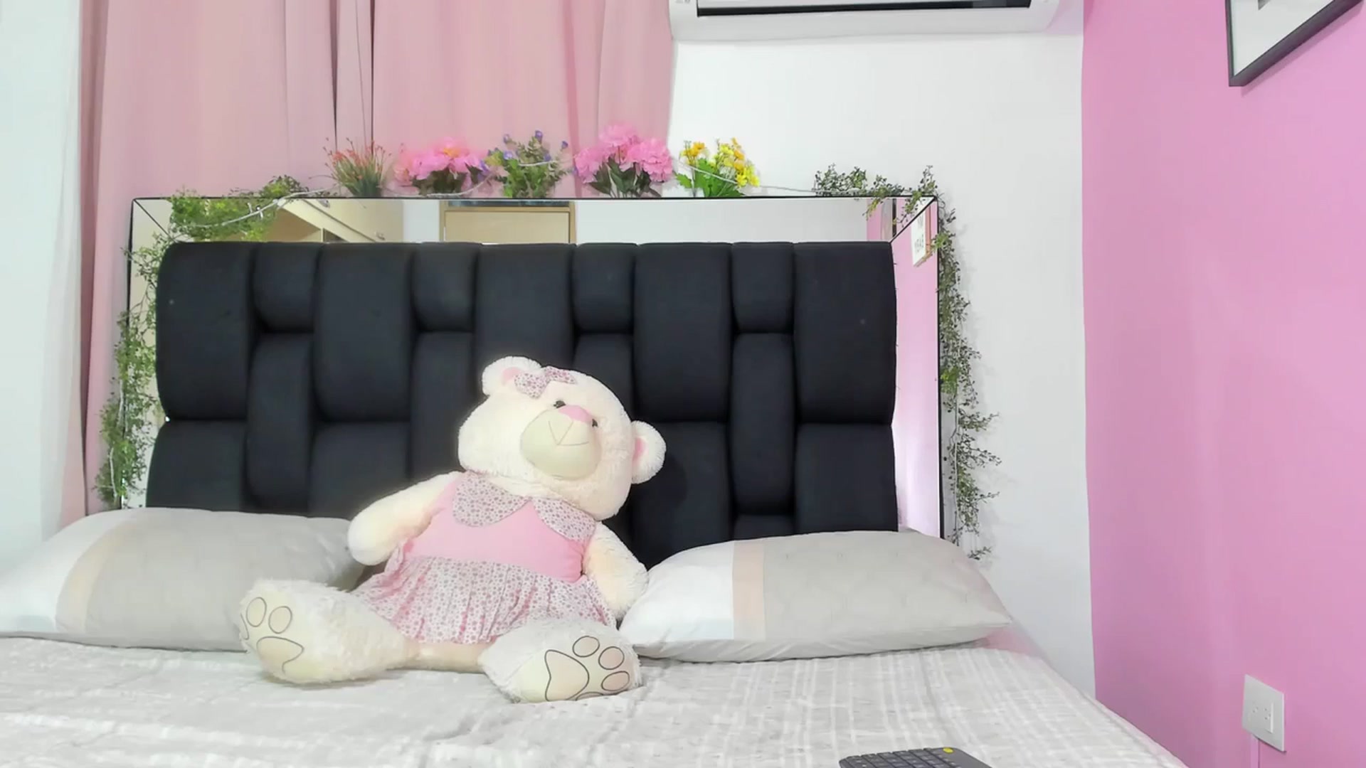 Gallery image thumbnail from Baby_Sweet01's myfreecams stream on, 01/17/2024, 22:13 image 9 of 20
