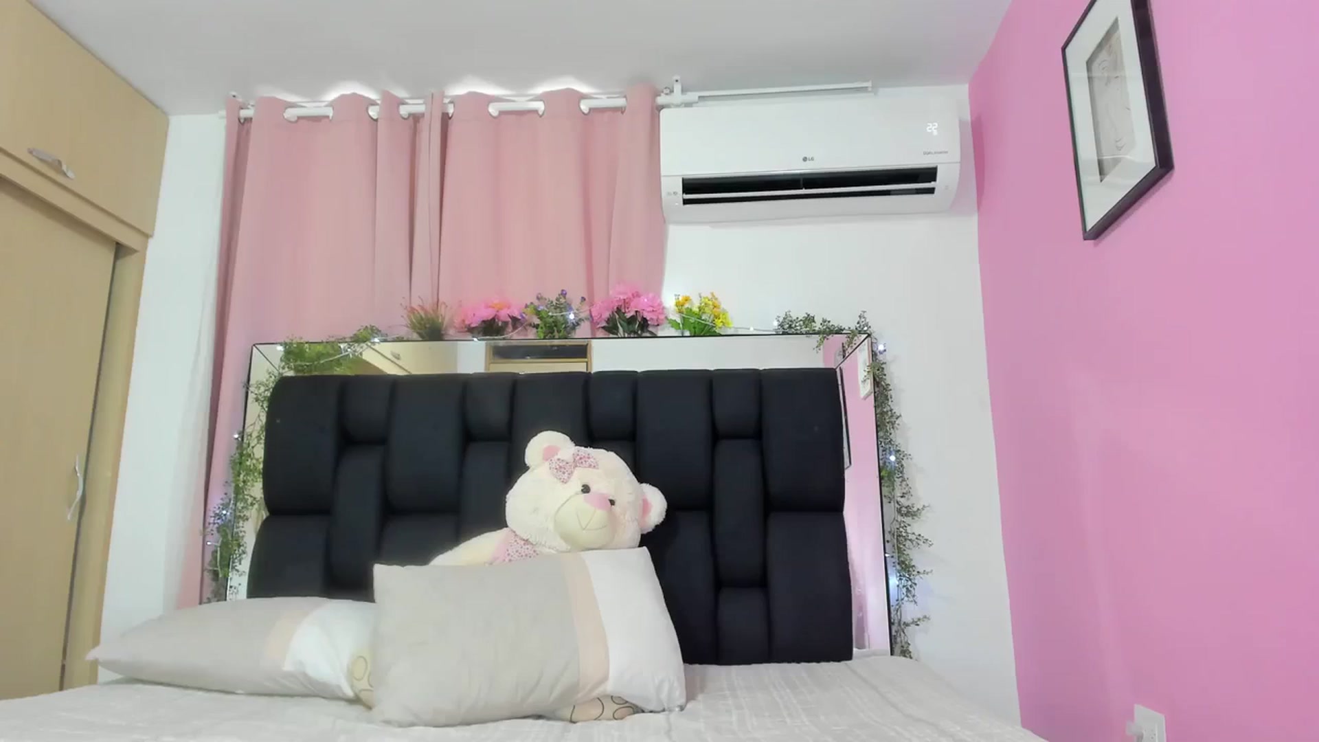 Gallery image thumbnail from Baby_Sweet01's myfreecams stream on, 01/20/2024, 22:38 image 17 of 20