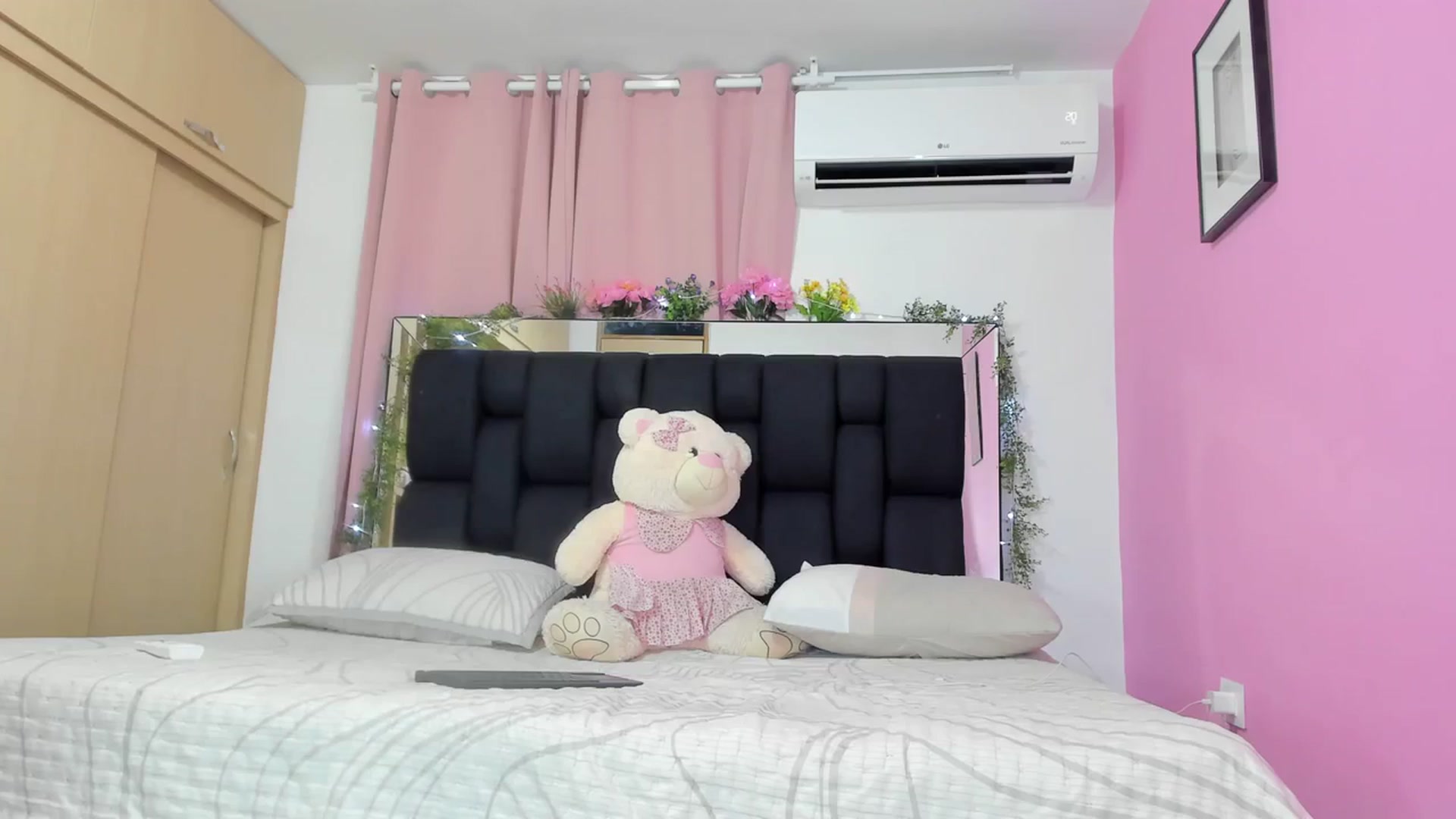 Gallery image thumbnail from Baby_Sweet01's myfreecams stream on, 02/01/2024, 22:32 image 4 of 20