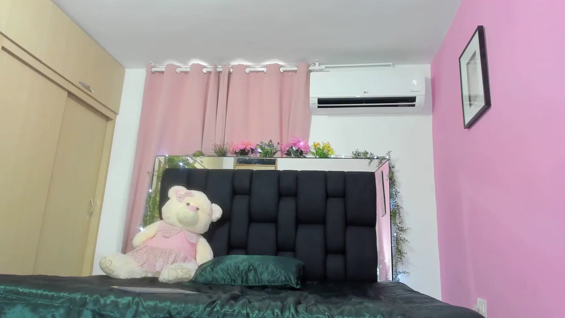 Gallery image thumbnail from Baby_Sweet01's myfreecams stream on, 02/03/2024, 20:48 image 6 of 20