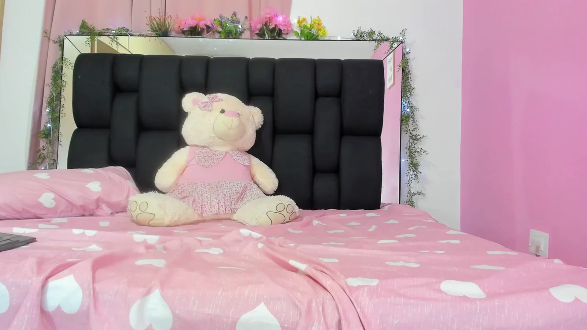 Gallery image thumbnail from Baby_Sweet01's myfreecams stream on, 02/06/2024, 22:20 image 16 of 20