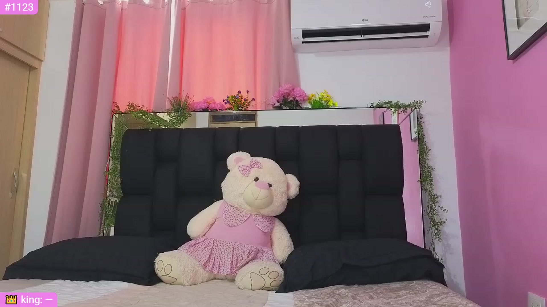 Gallery image thumbnail from Baby_Sweet01's myfreecams stream on, 03/08/2024, 19:55 image 4 of 20