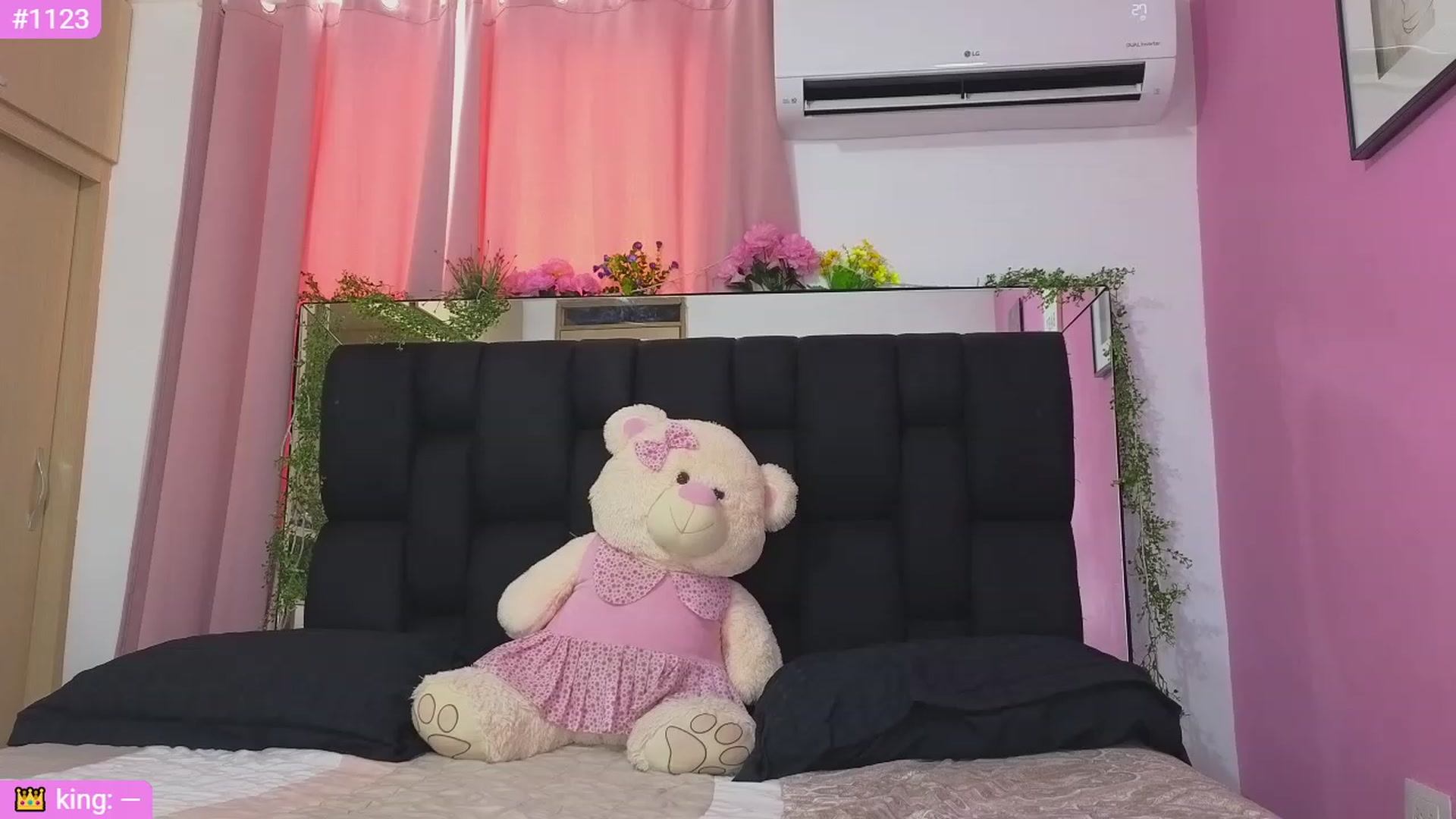 Gallery image thumbnail from Baby_Sweet01's myfreecams stream on, 03/08/2024, 19:55 image 3 of 20