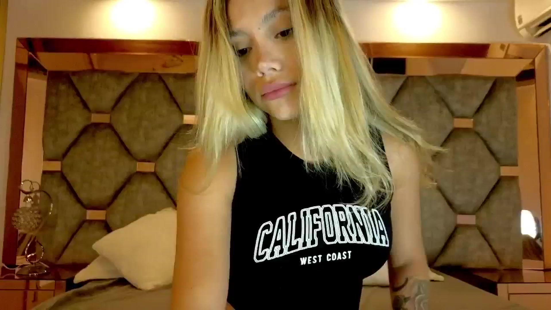 Gallery image thumbnail from Baby_Sweet01's myfreecams stream on, 11/29/2024, 21:06 image 4 of 20