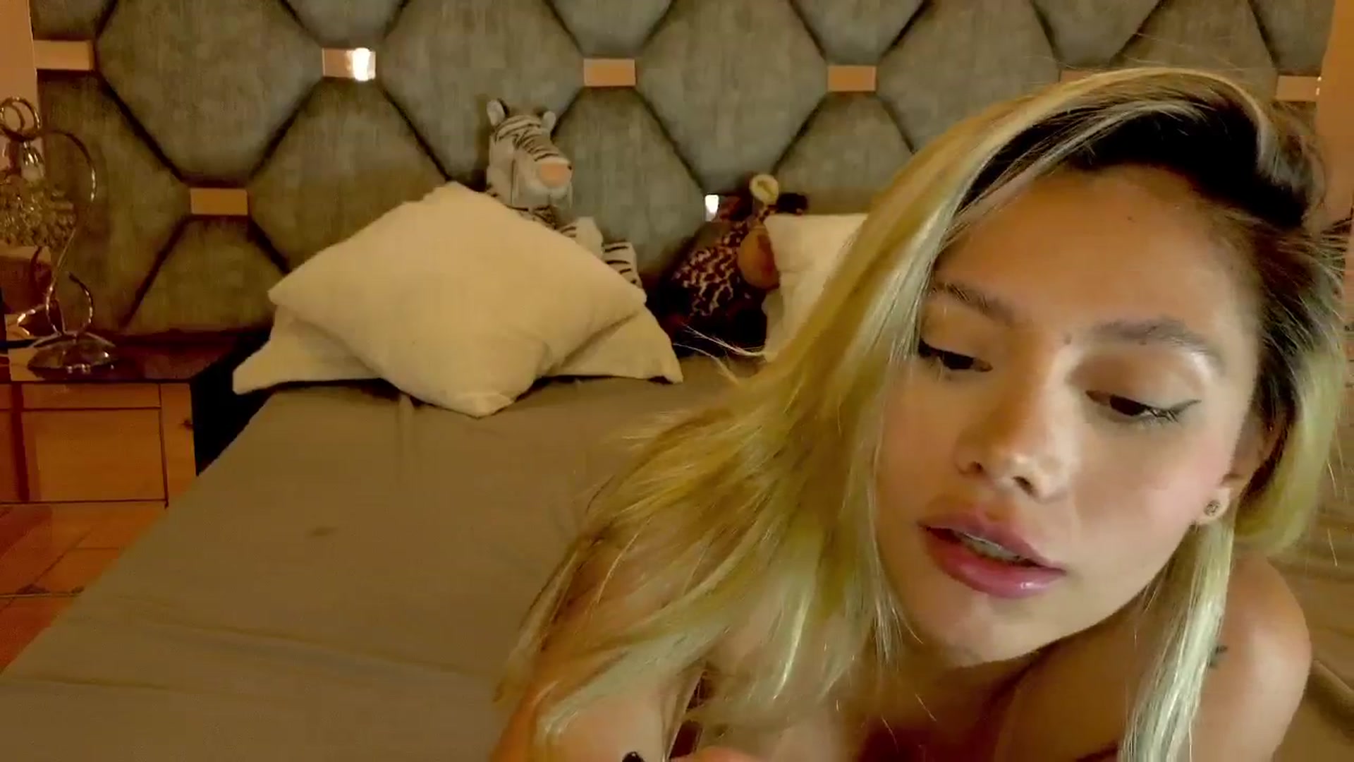 Gallery image thumbnail from Baby_Sweet01's myfreecams stream on, 11/29/2024, 21:26 image 18 of 20