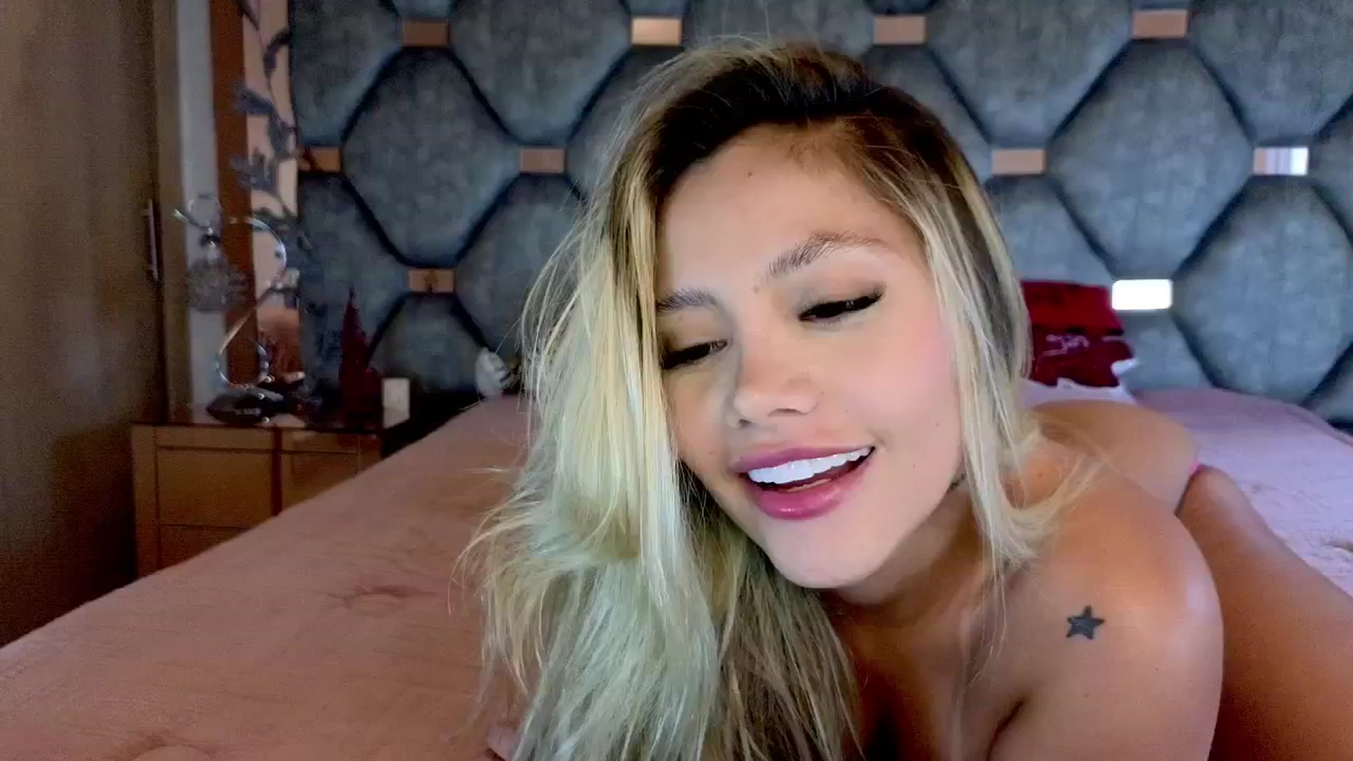 Gallery image thumbnail from Baby_Sweet01's myfreecams stream on, 12/03/2024, 22:34 image 12 of 20