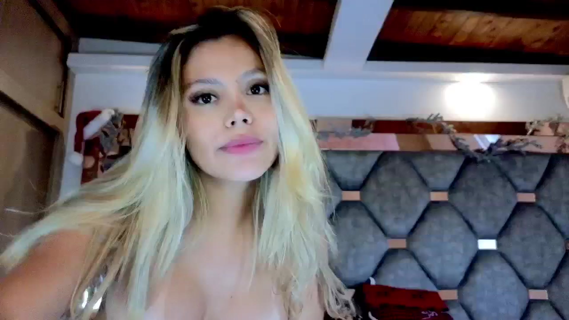 Gallery image thumbnail from Baby_Sweet01's myfreecams stream on, 12/03/2024, 22:34 image 14 of 20
