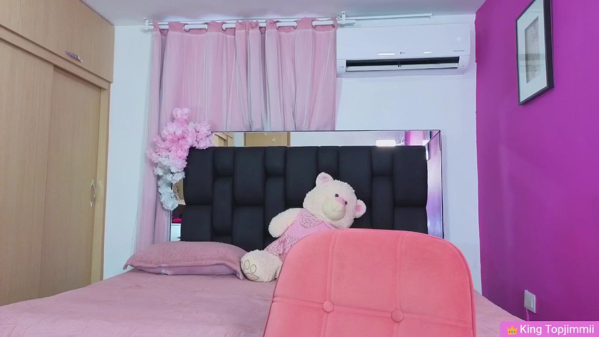 Gallery image thumbnail from Baby_Sweet01's myfreecams stream on, 04/21/2026, 22:40 image 14 of 20