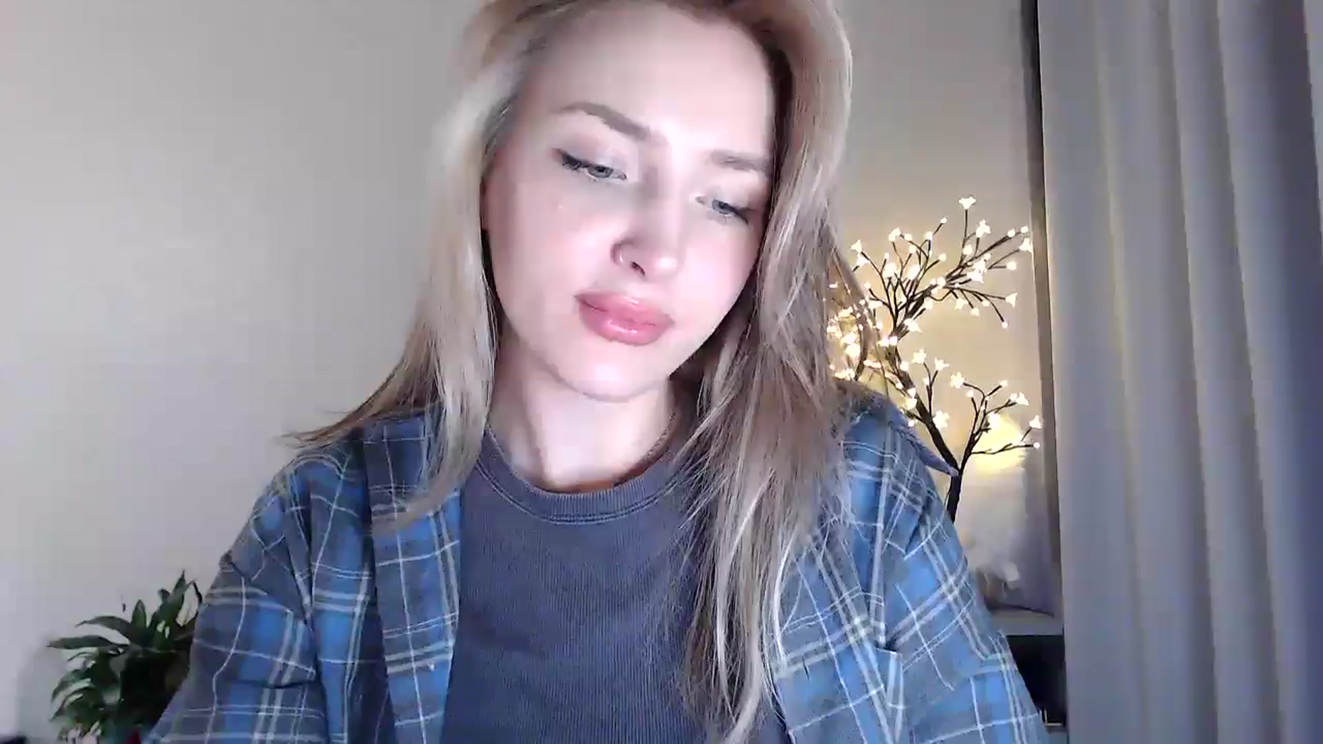 Gallery image thumbnail from Baby__Blue's myfreecams stream on, 07/19/2025, 16:04 image 8 of 20