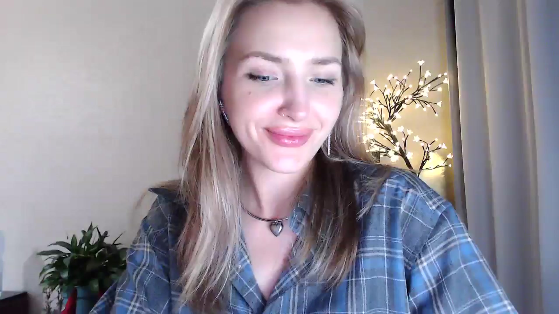 Gallery image thumbnail from Baby__Blue's myfreecams stream on, 07/19/2025, 20:34 image 18 of 20