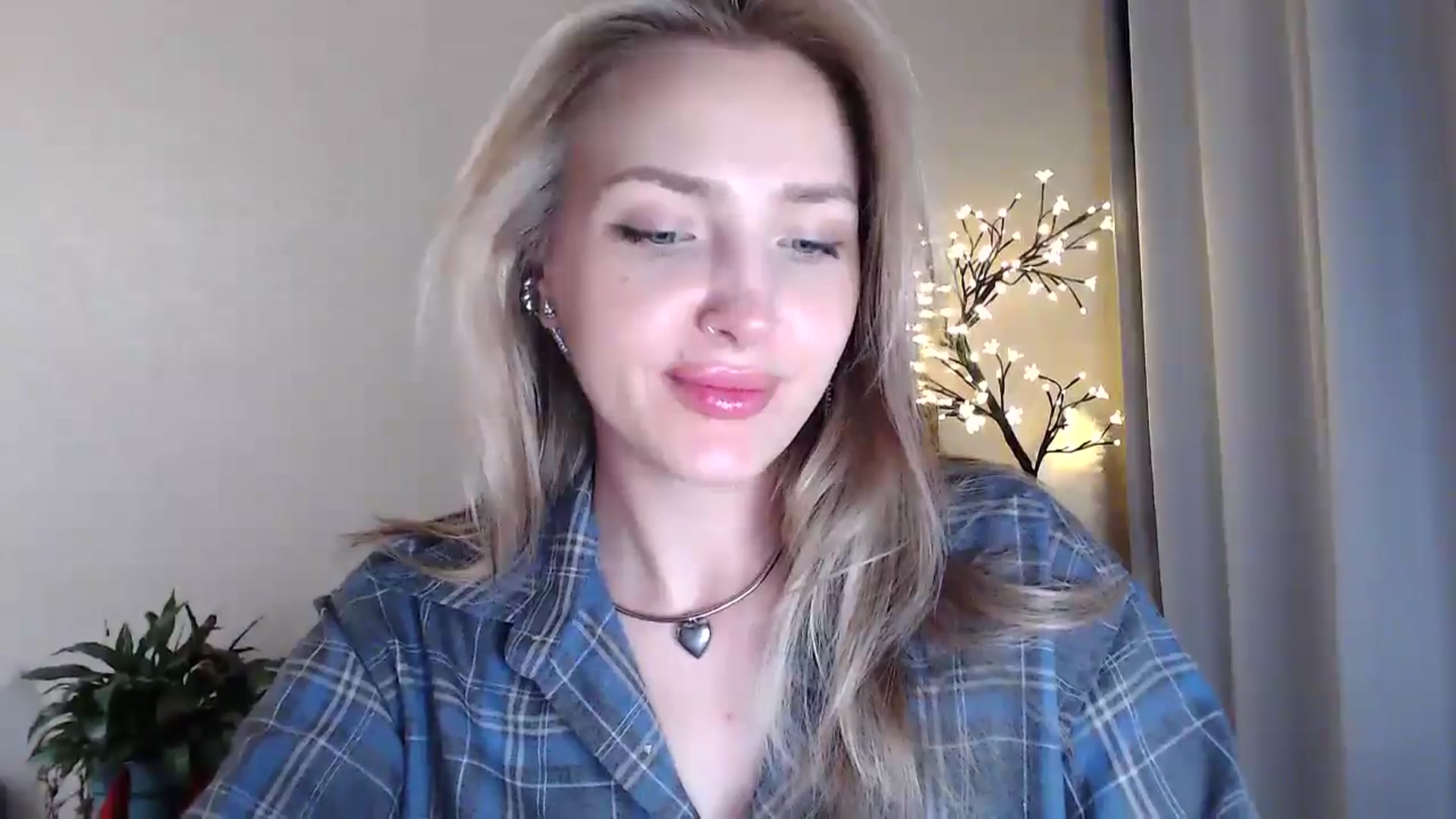 Gallery image thumbnail from Baby__Blue's myfreecams stream on, 07/19/2025, 20:34 image 2 of 20