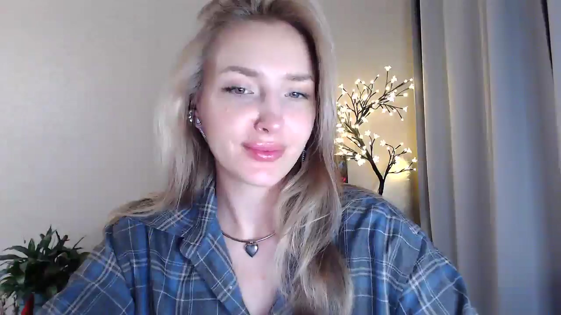 Gallery image thumbnail from Baby__Blue's myfreecams stream on, 07/19/2025, 20:34 image 6 of 20