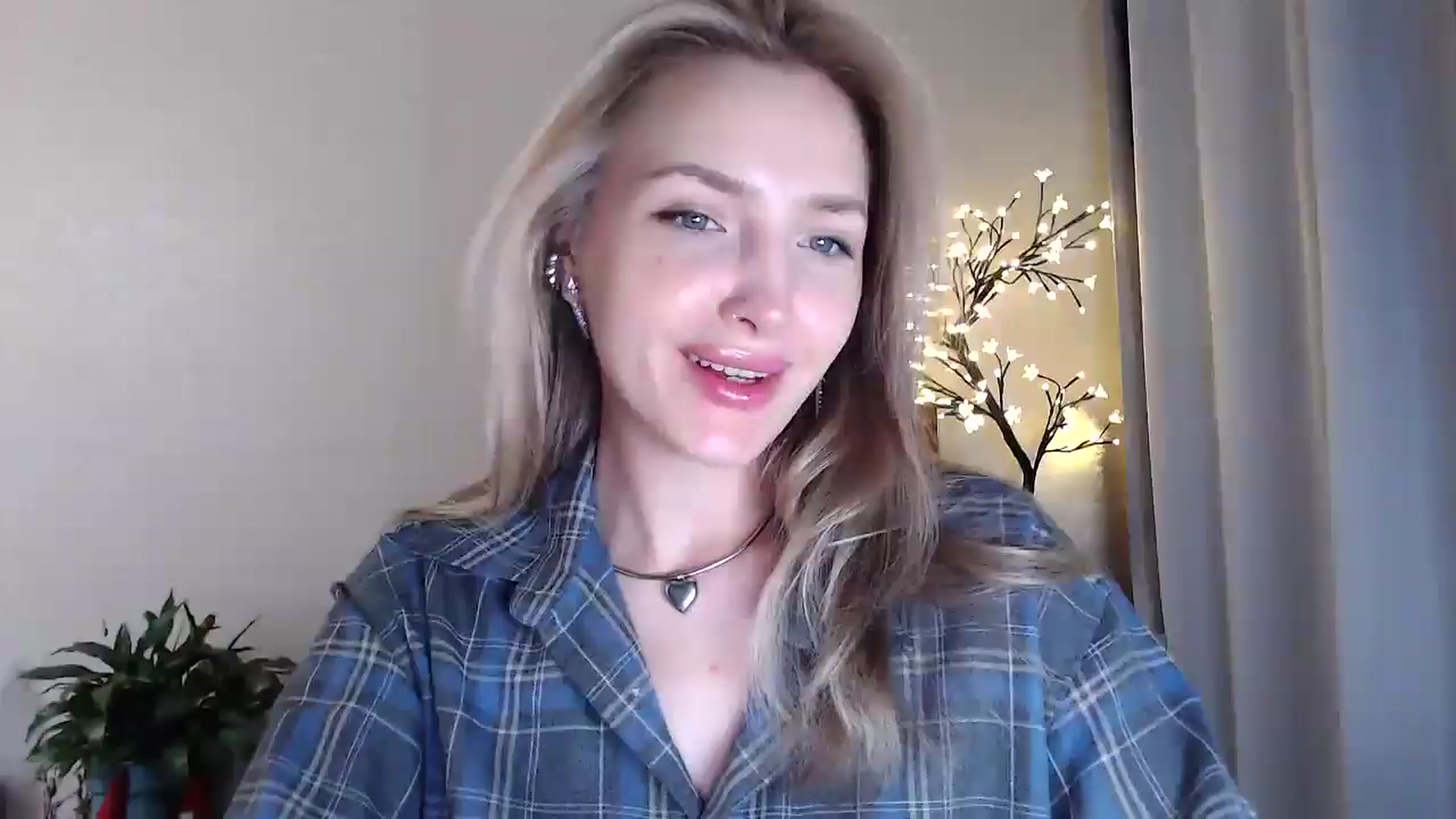 Gallery image thumbnail from Baby__Blue's myfreecams stream on, 07/19/2025, 20:34 image 1 of 20