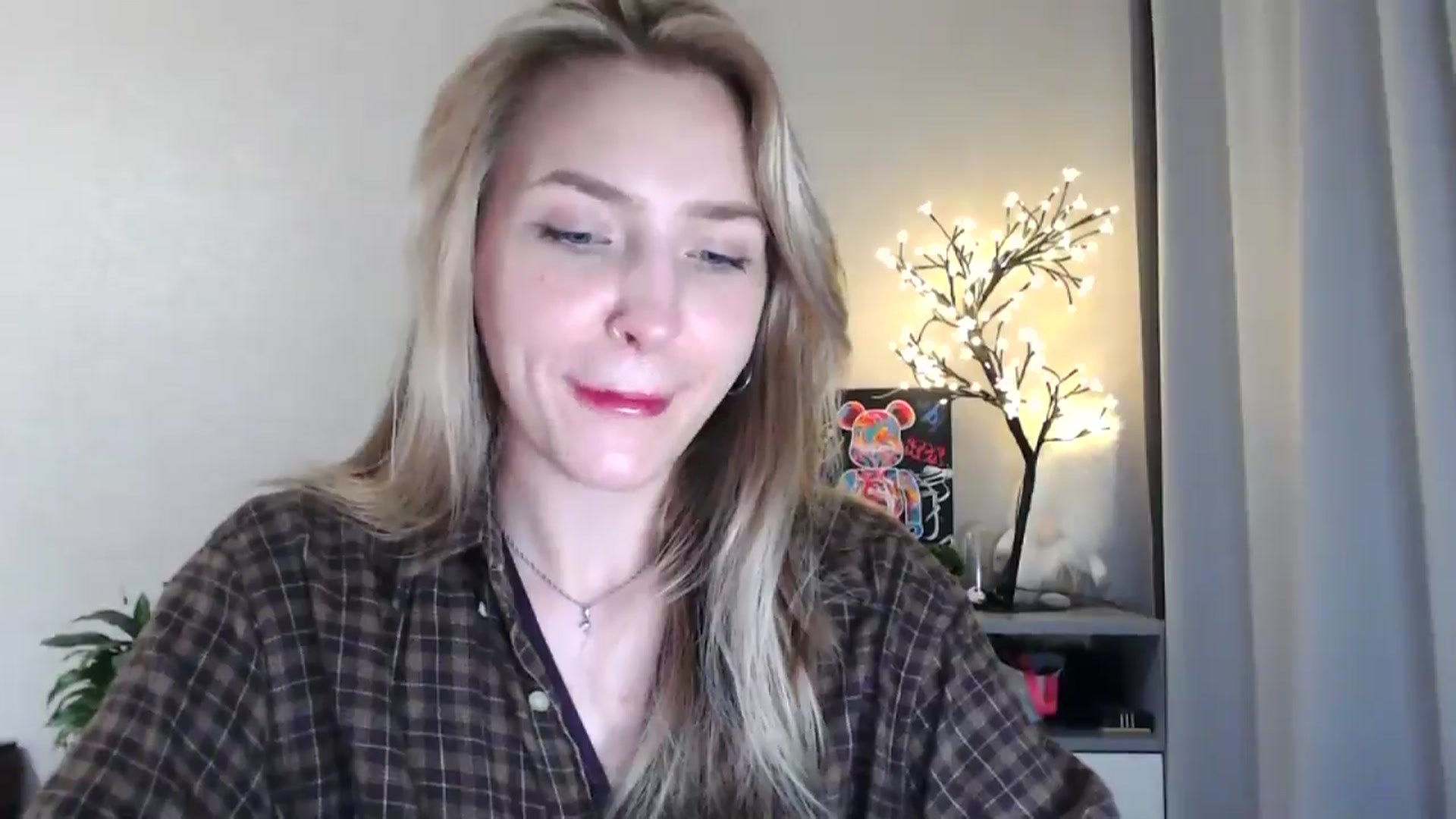 Gallery image thumbnail from Baby__Blue's myfreecams stream on, 07/21/2025, 16:14 image 9 of 20