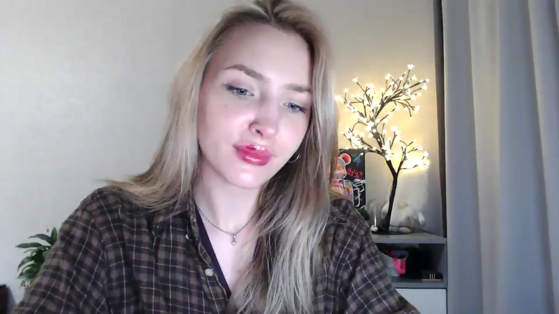 Gallery image thumbnail from Baby__Blue's myfreecams stream on, 07/21/2025, 16:14 image 7 of 20