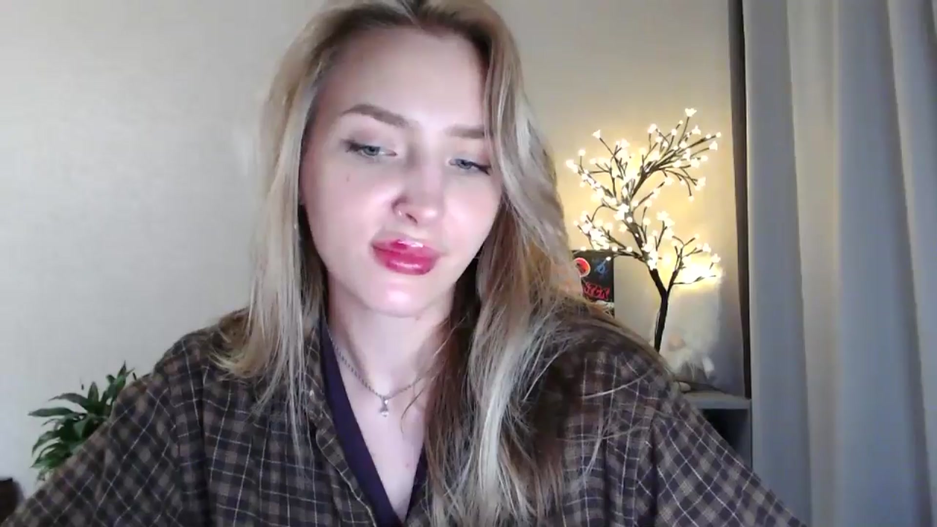 Gallery image thumbnail from Baby__Blue's myfreecams stream on, 07/21/2025, 16:14 image 12 of 20
