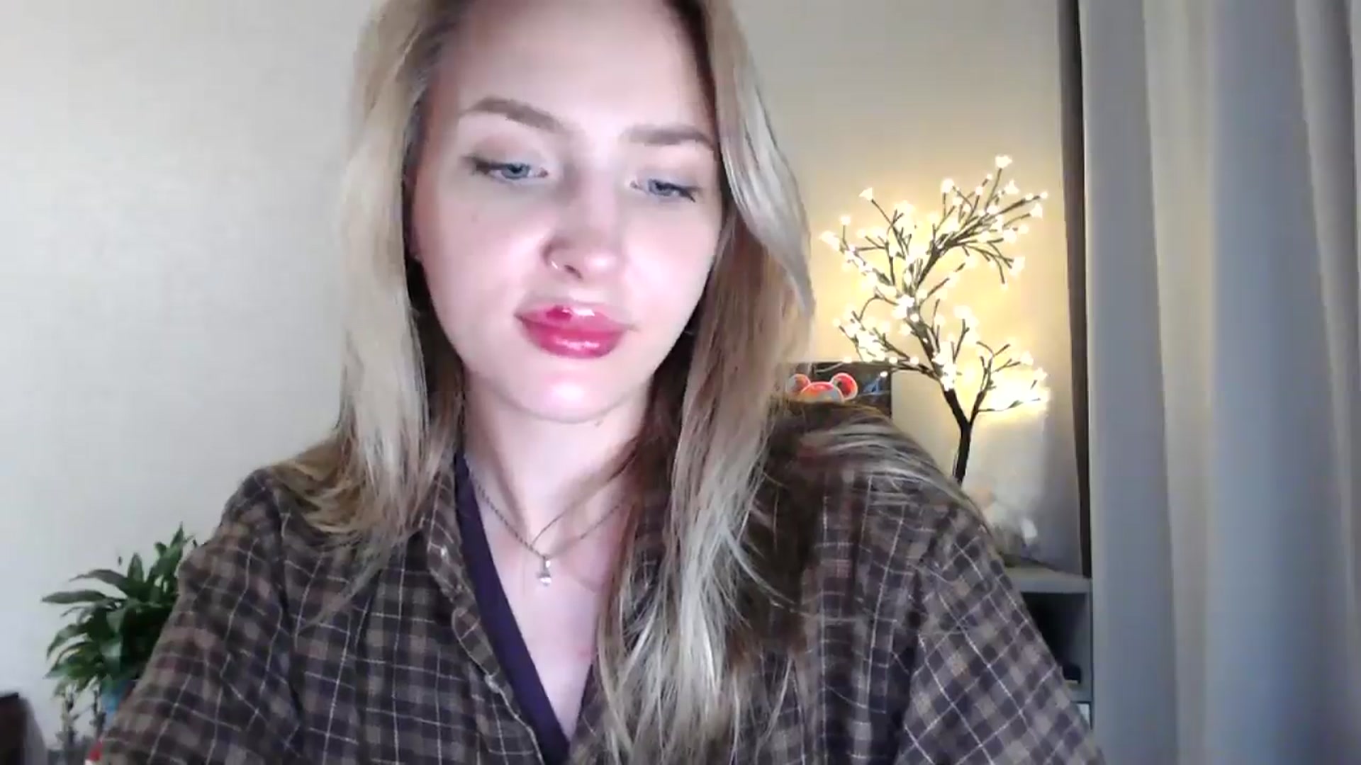 Gallery image thumbnail from Baby__Blue's myfreecams stream on, 07/21/2025, 16:14 image 15 of 20