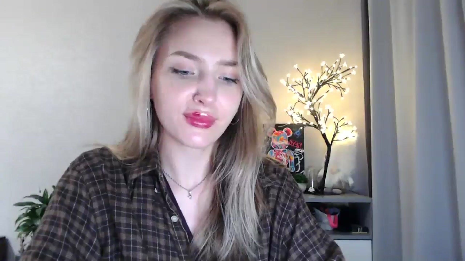 Gallery image thumbnail from Baby__Blue's myfreecams stream on, 07/21/2025, 16:14 image 8 of 20